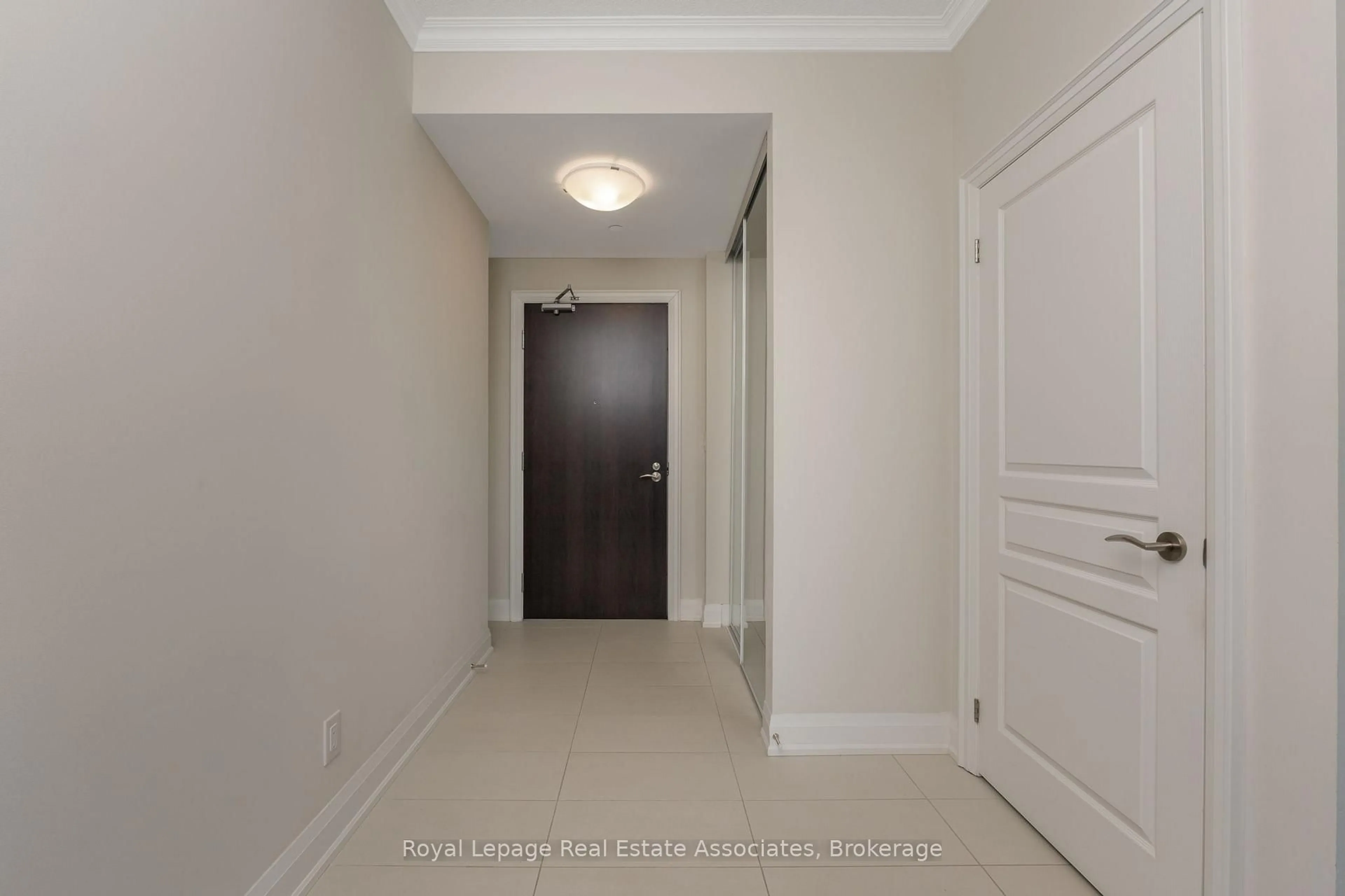 Indoor entryway for 50 Hall Rd #403, Halton Hills Ontario L7G 0J8