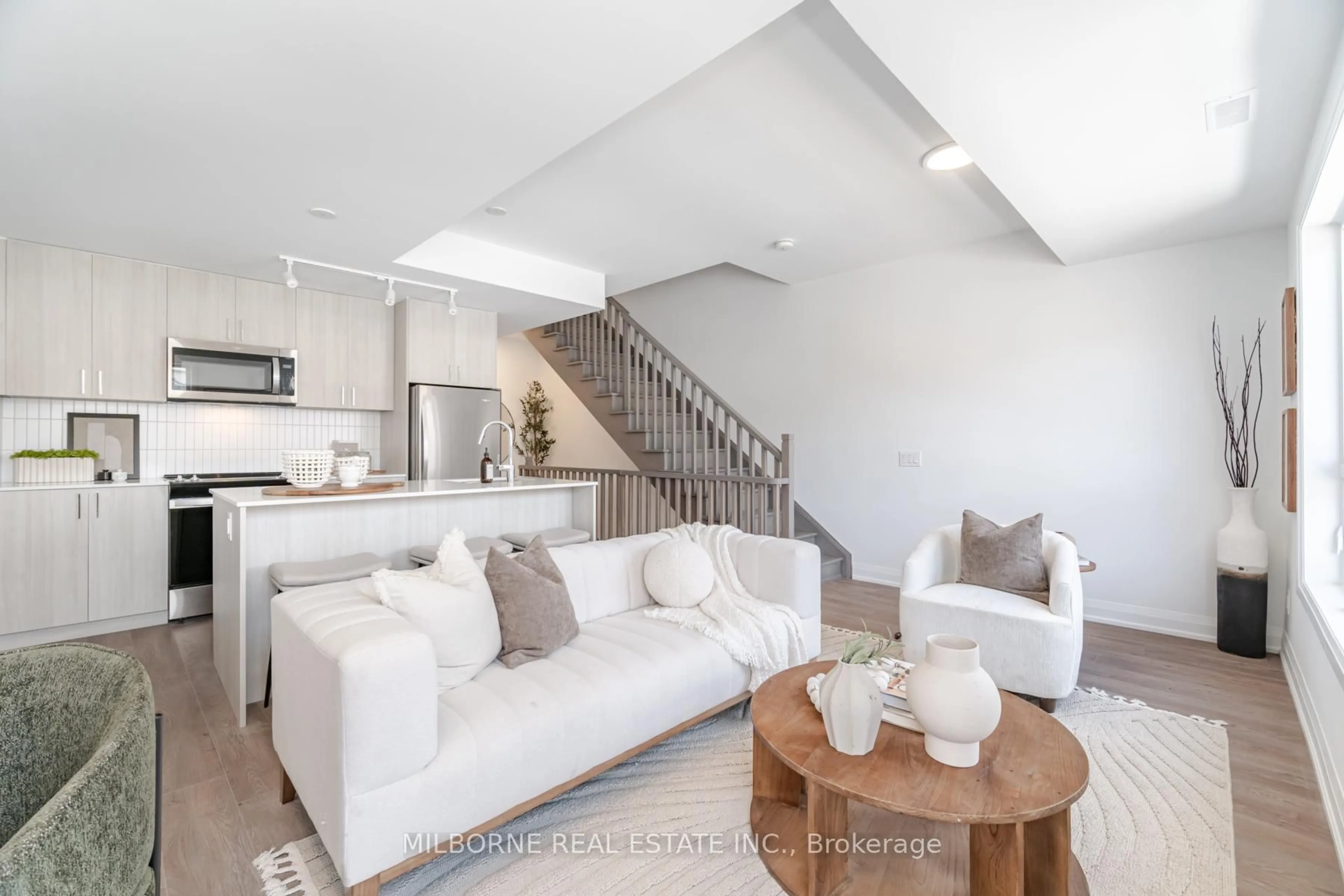 Living room with furniture, unknown for 272 Ironside Dr, Oakville Ontario L6M 1R1