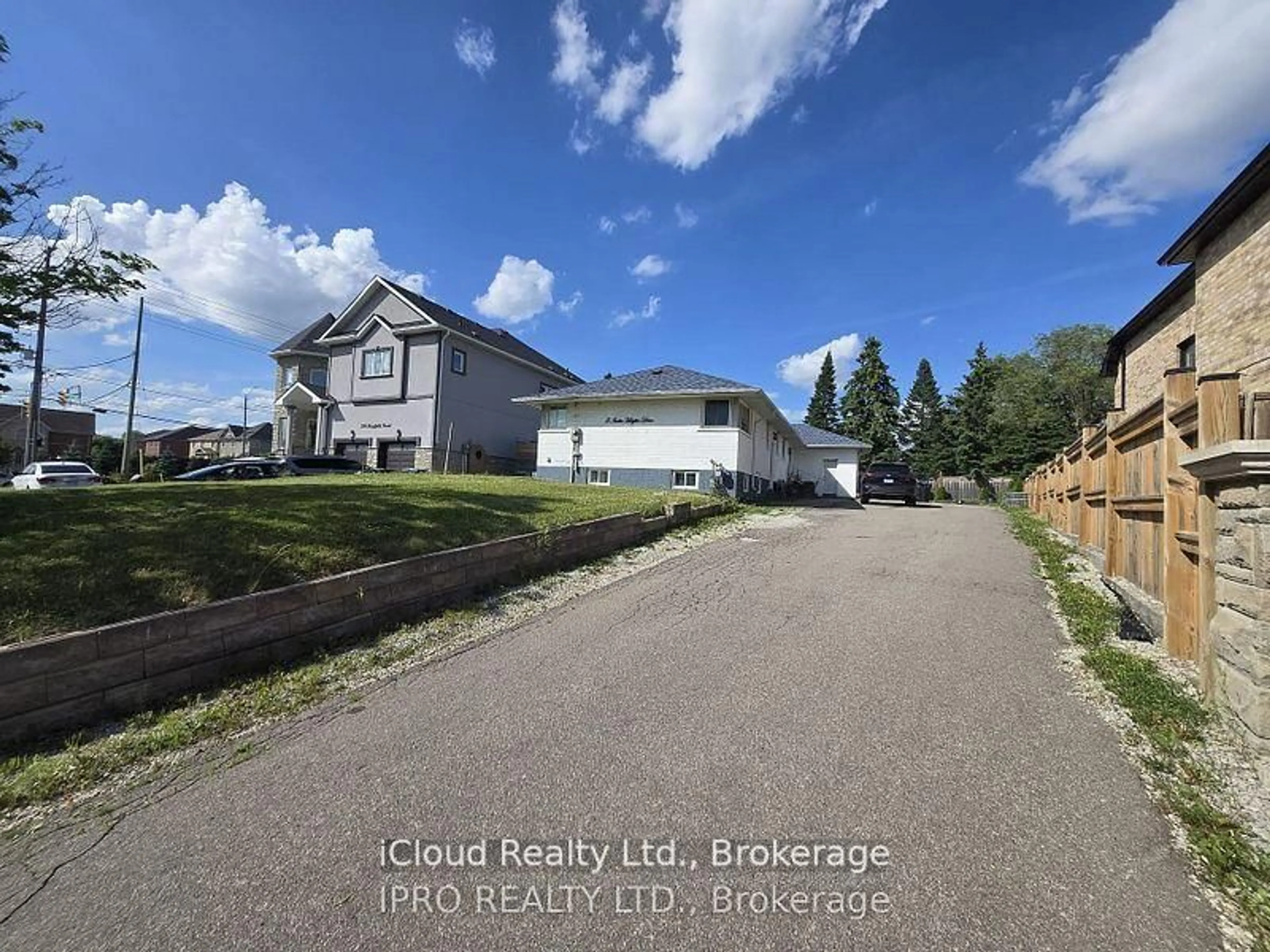 A pic from outside/outdoor area/front of a property/back of a property/a pic from drone, street for 2 Inder Heights Dr, Brampton Ontario L6Z 3M4