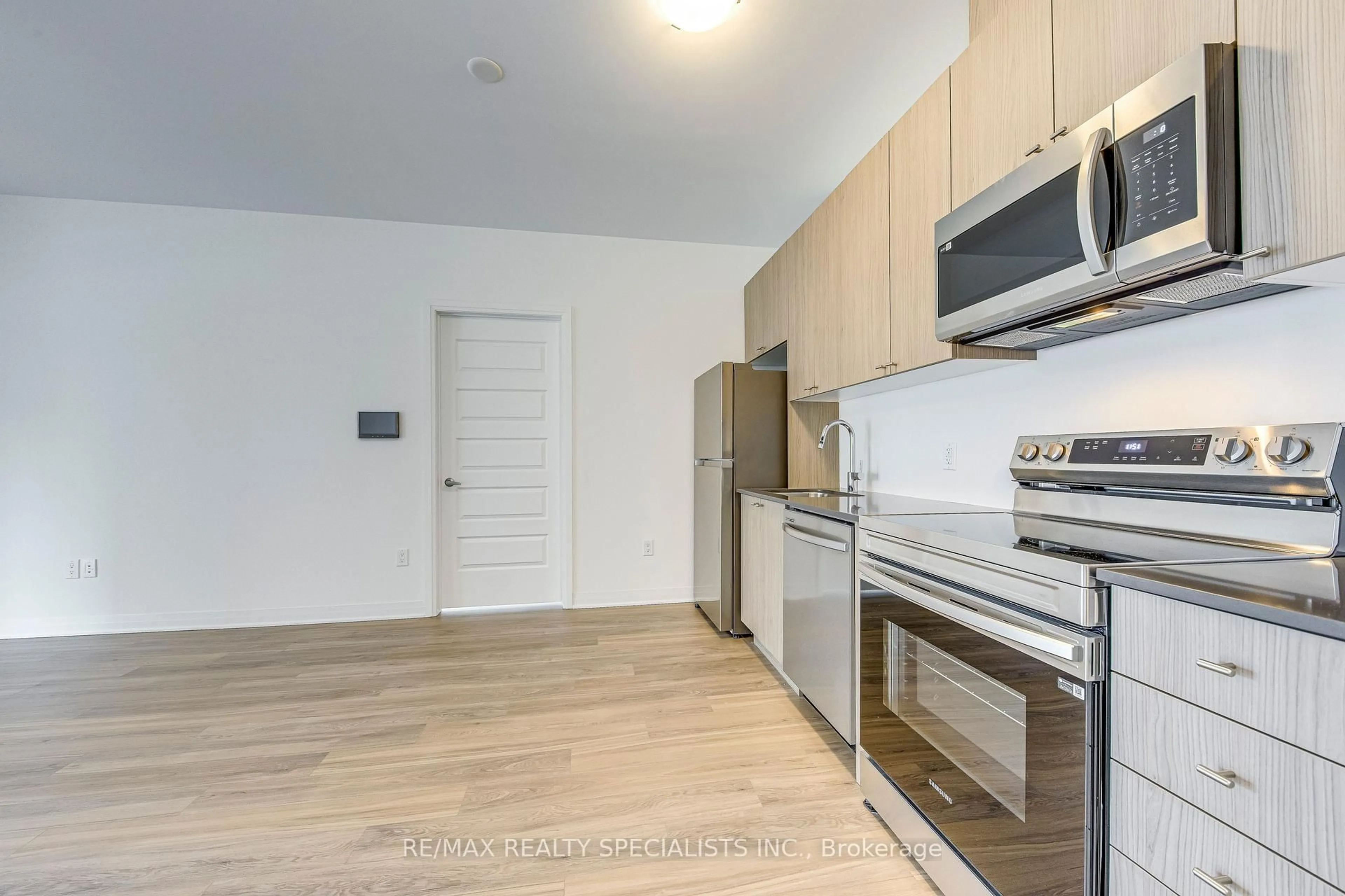 Standard kitchen, unknown for 480 Gordon Krantz Ave #120, Milton Ontario L9E 1Z4