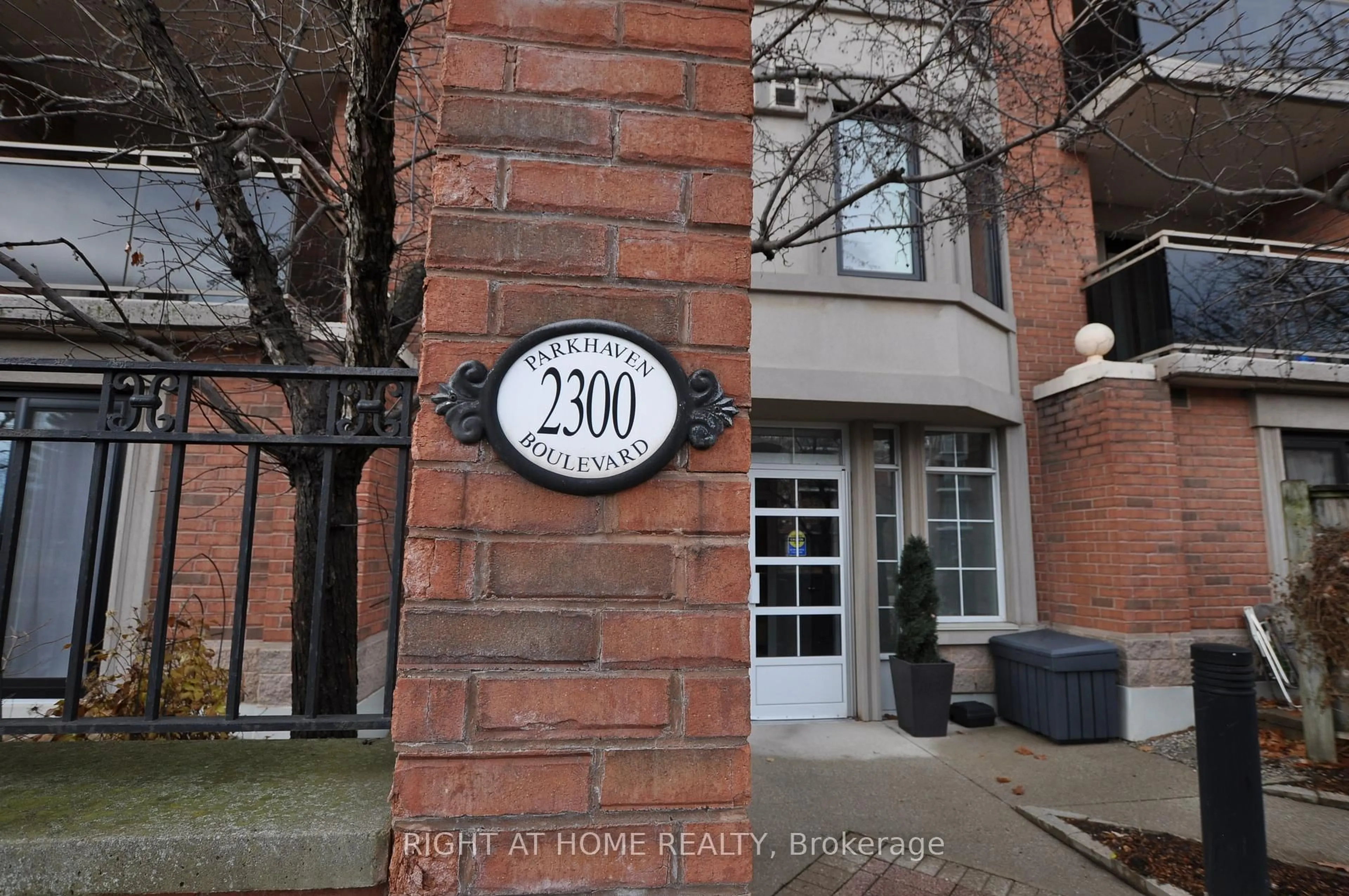 Unknown for 2300 Parkhaven Blvd #308, Oakville Ontario L6H 6V9