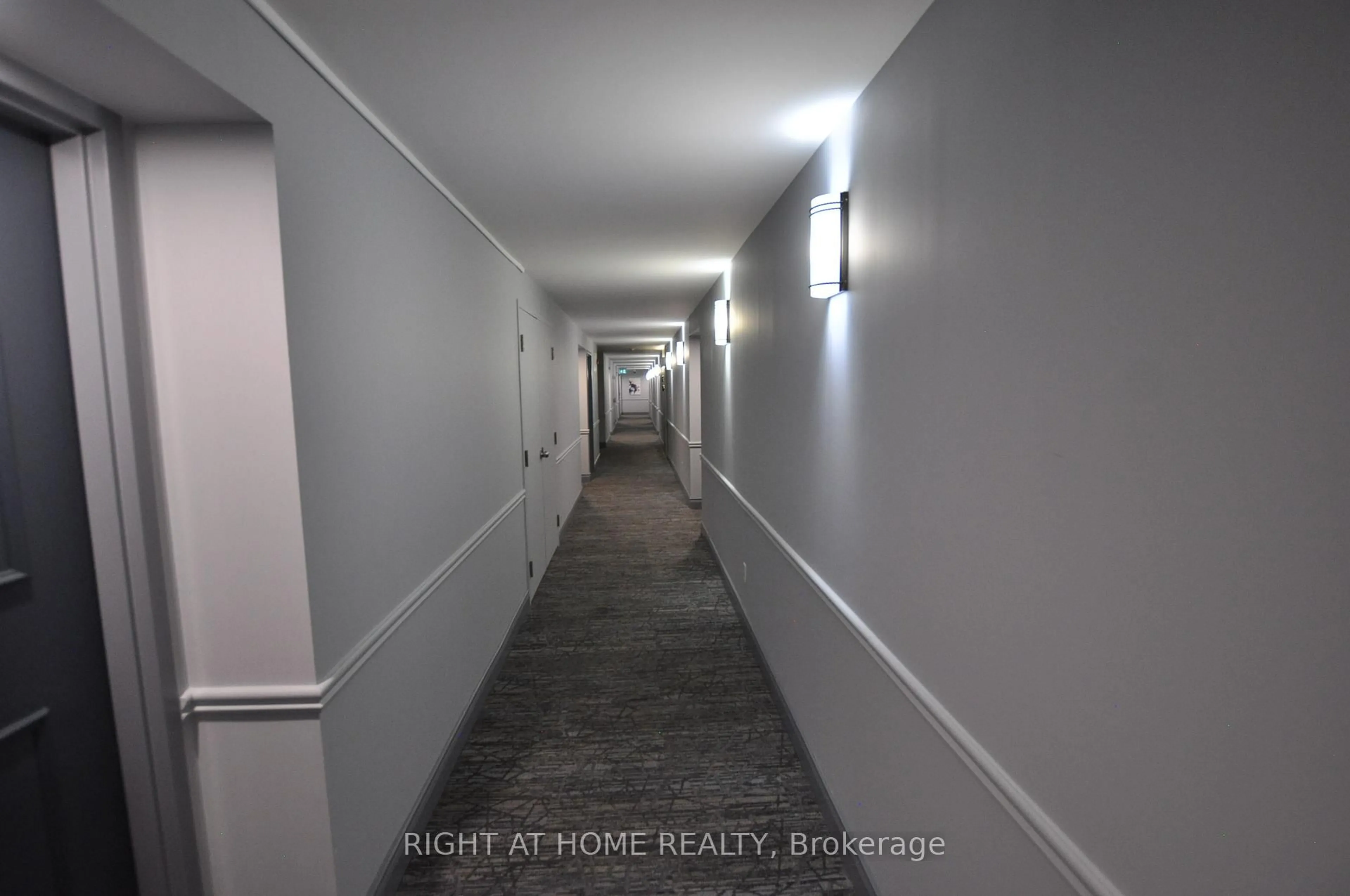 Indoor foyer for 2300 Parkhaven Blvd #308, Oakville Ontario L6H 6V9