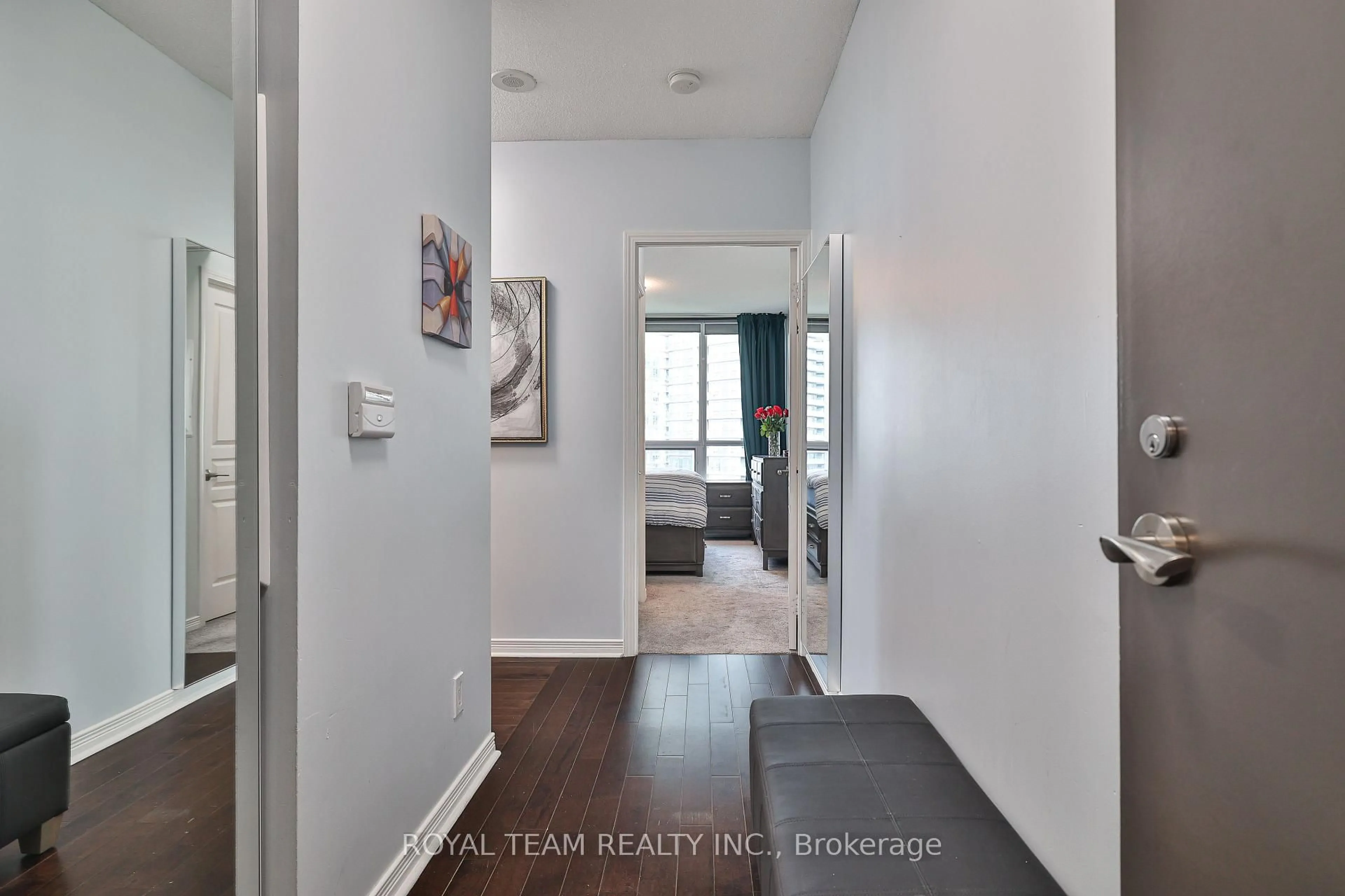 Indoor entryway for 2230 Lake Shore Blvd #2504, Toronto Ontario M8V 0B2