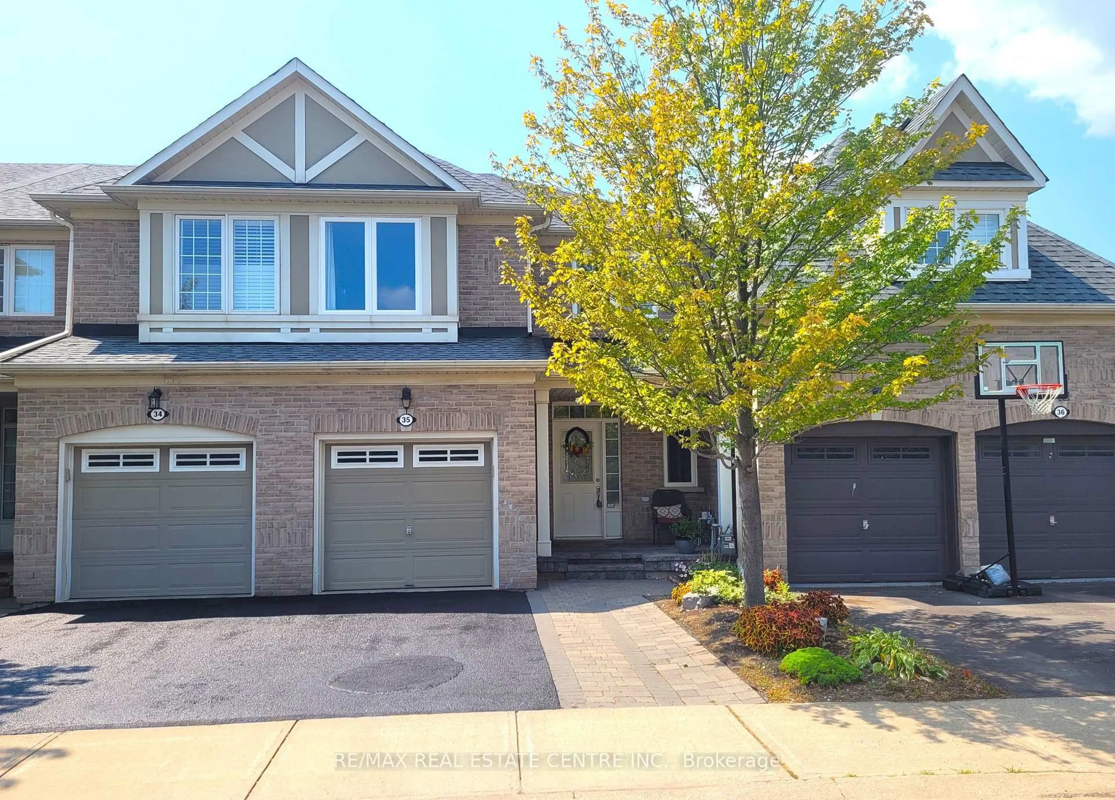 Home with brick exterior material, street for 2295 Rochester Circ #35, Oakville Ontario L6M 5C8