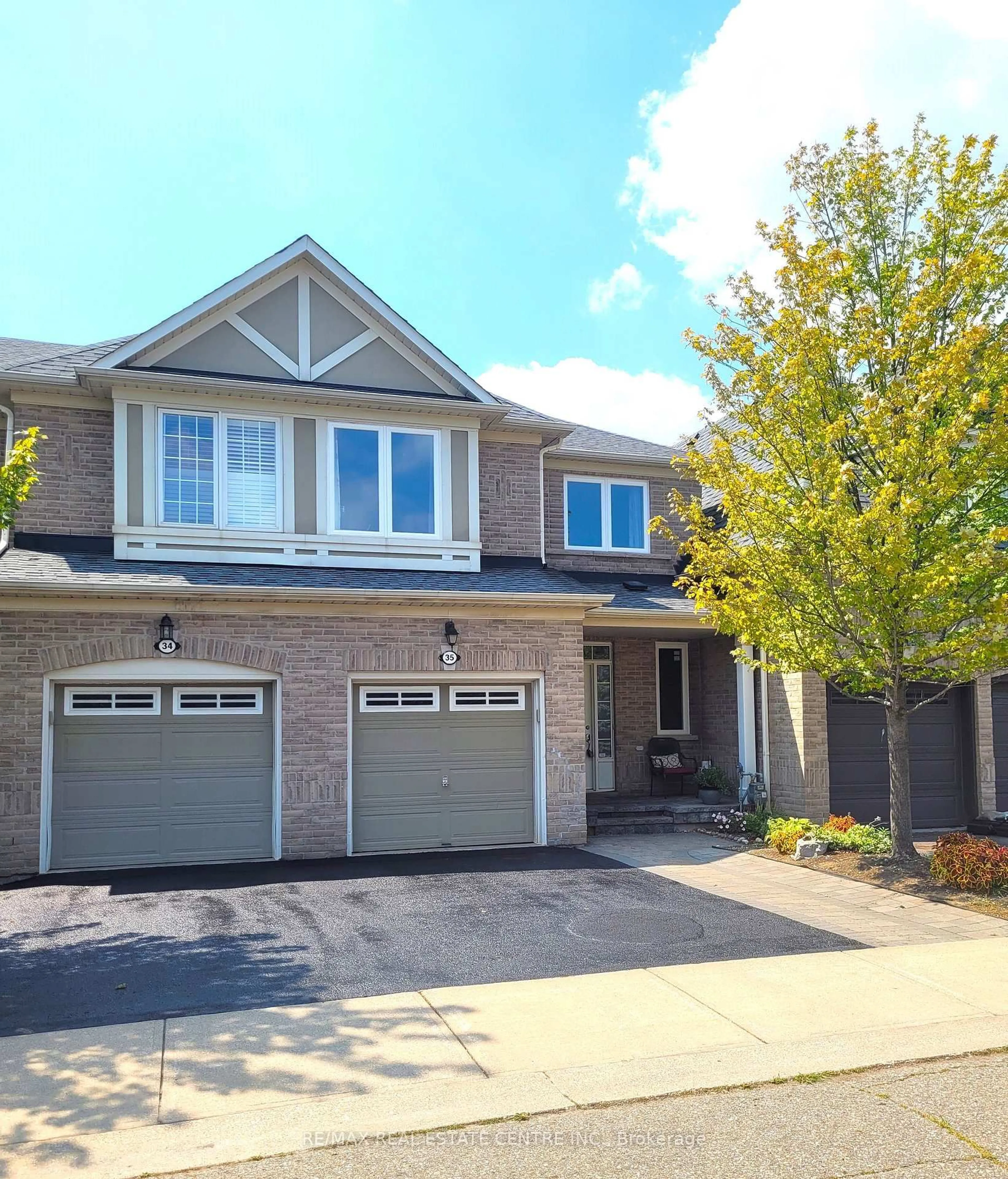 Home with brick exterior material, street for 2295 Rochester Circ #35, Oakville Ontario L6M 5C8