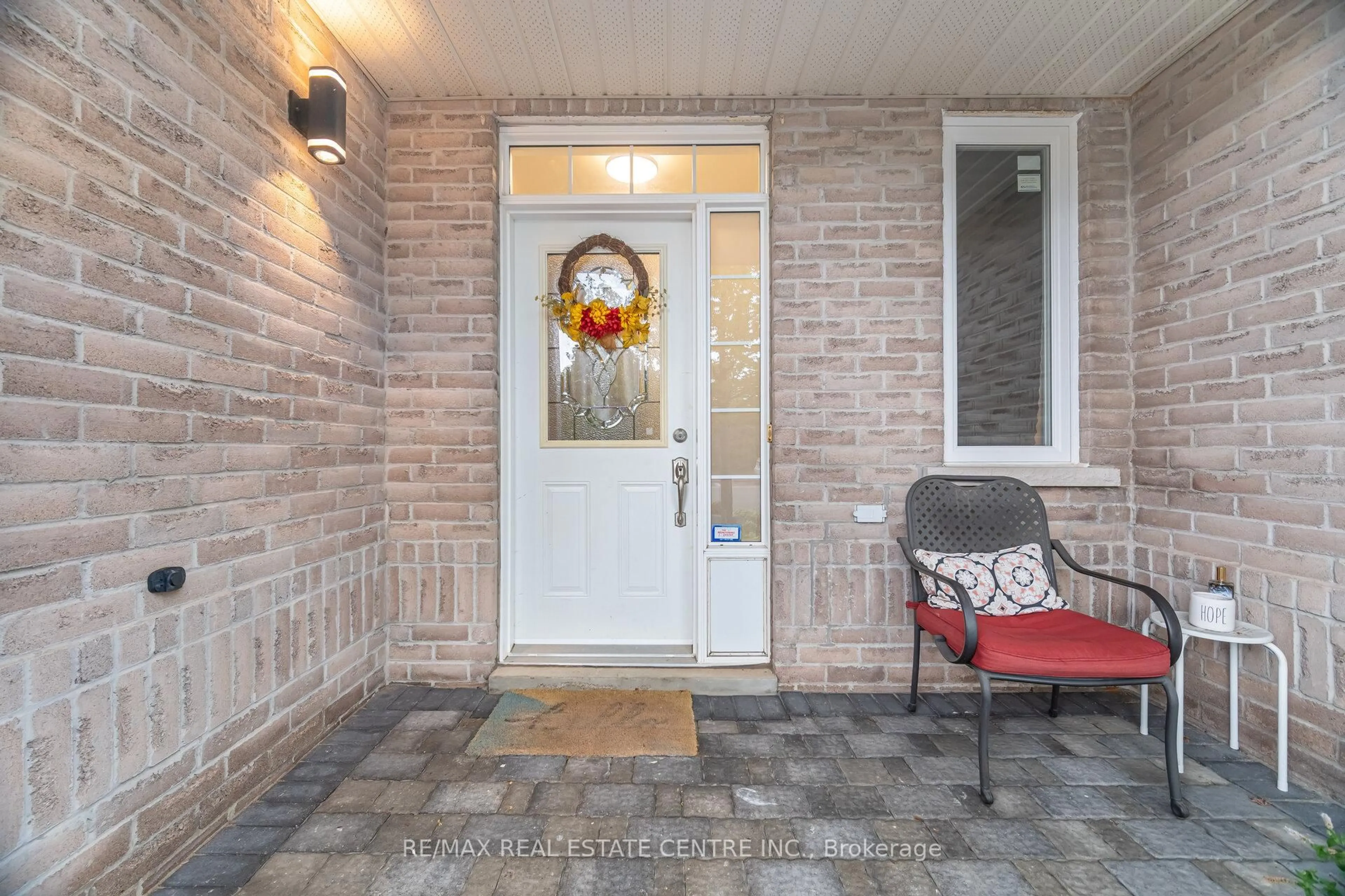 Indoor entryway for 2295 Rochester Circ #35, Oakville Ontario L6M 5C8
