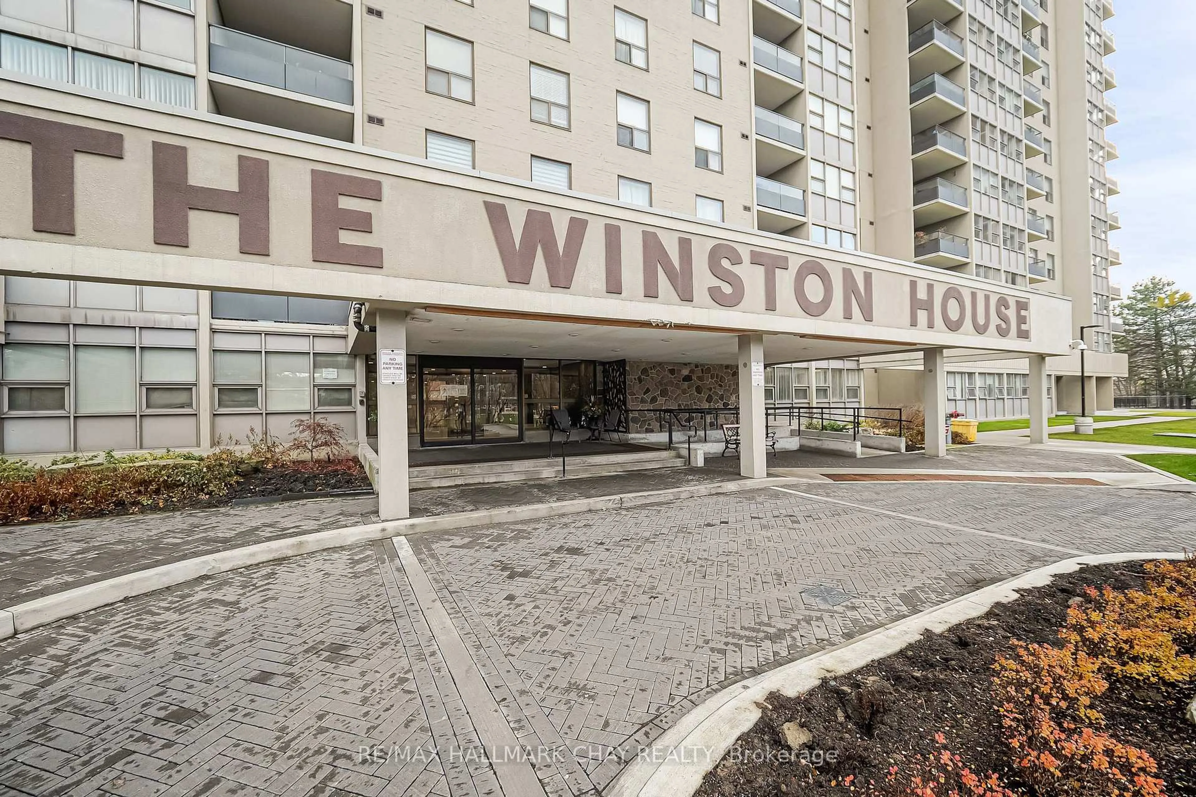 Indoor foyer for 75 Emmett Ave #409, Toronto Ontario M6M 5A7