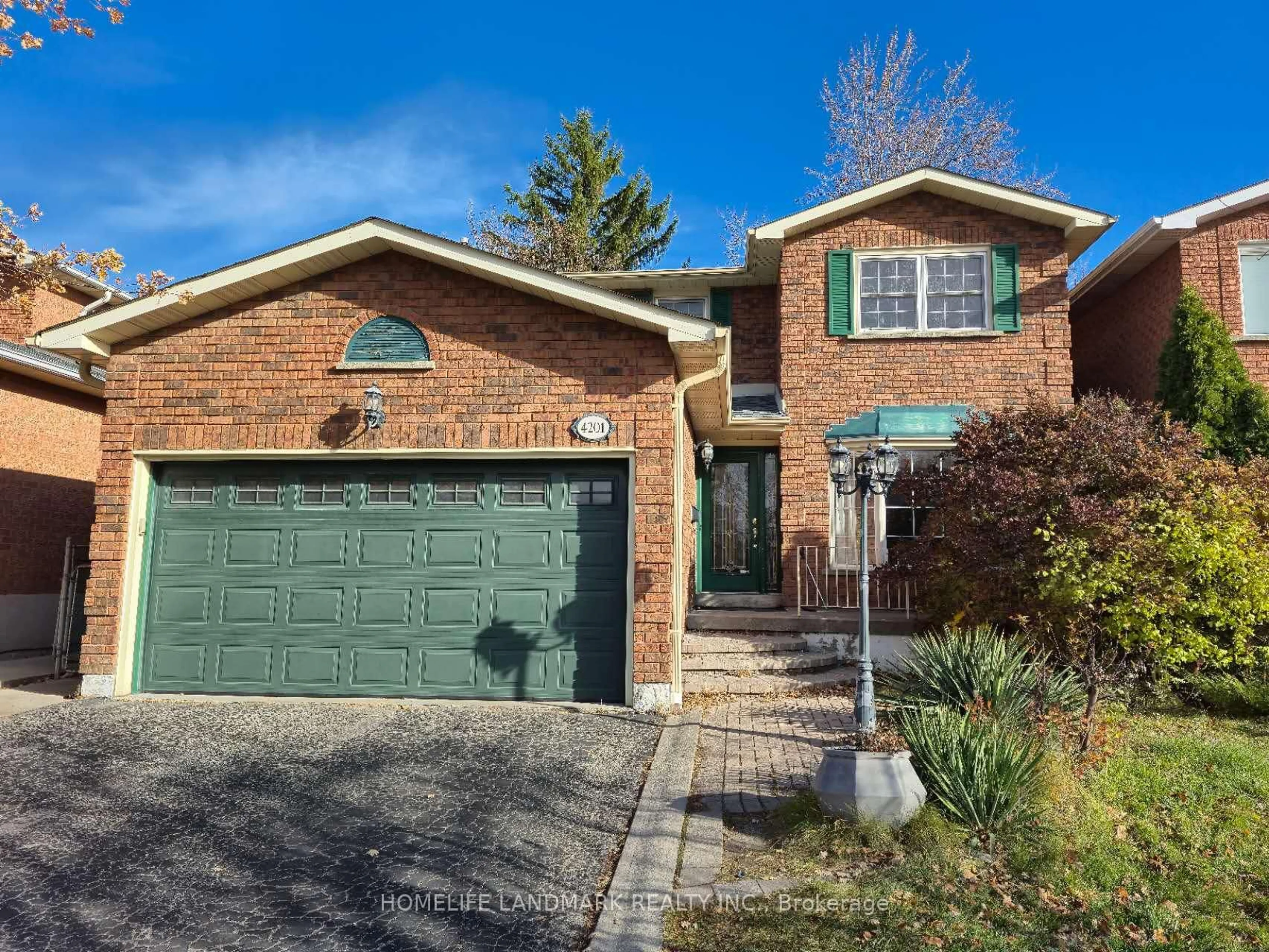 Home with brick exterior material, street for 4201 Wakefield Cres, Mississauga Ontario L5C 4M2