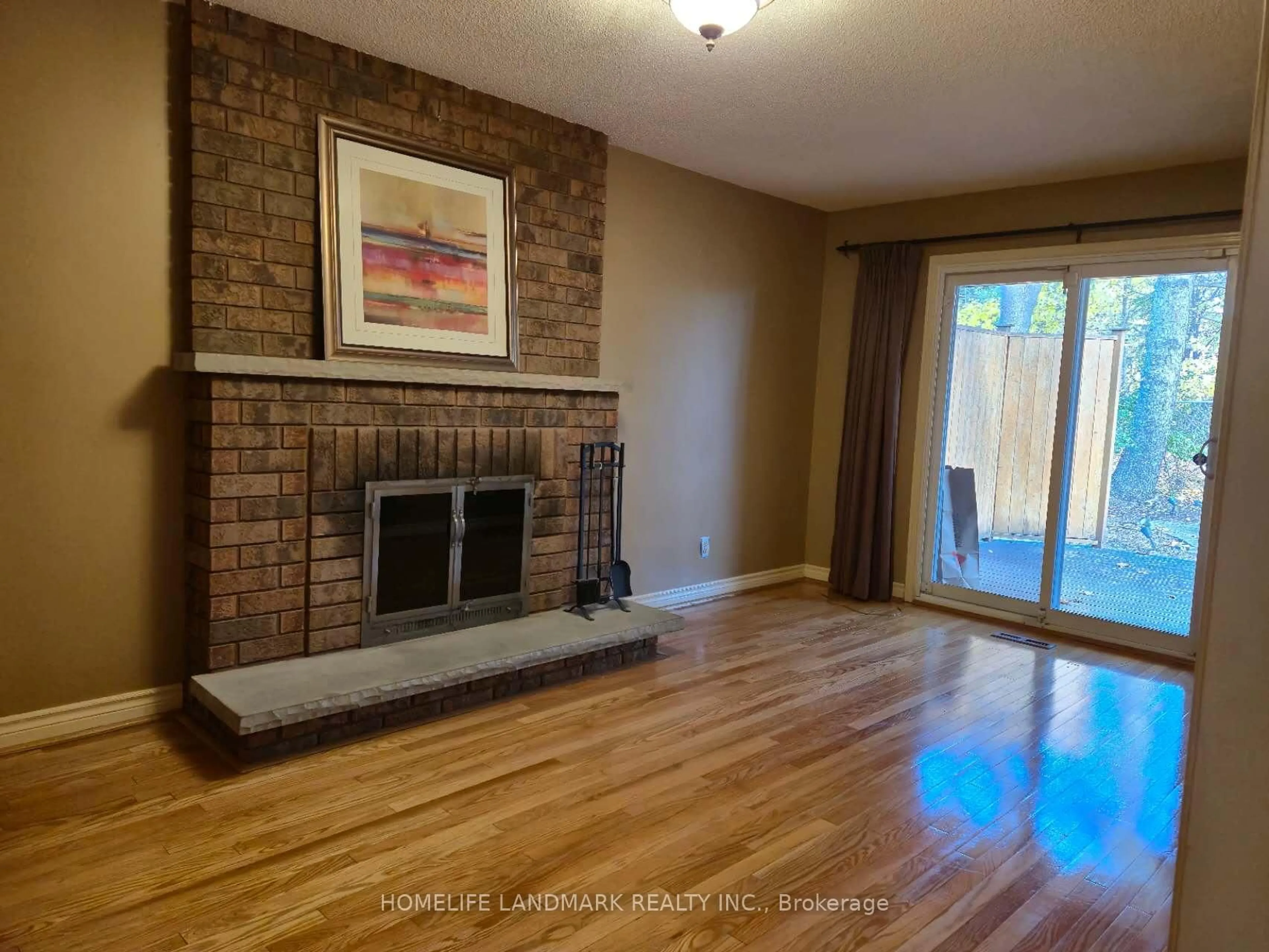 Living room with furniture, wood/laminate floor for 4201 Wakefield Cres, Mississauga Ontario L5C 4M2