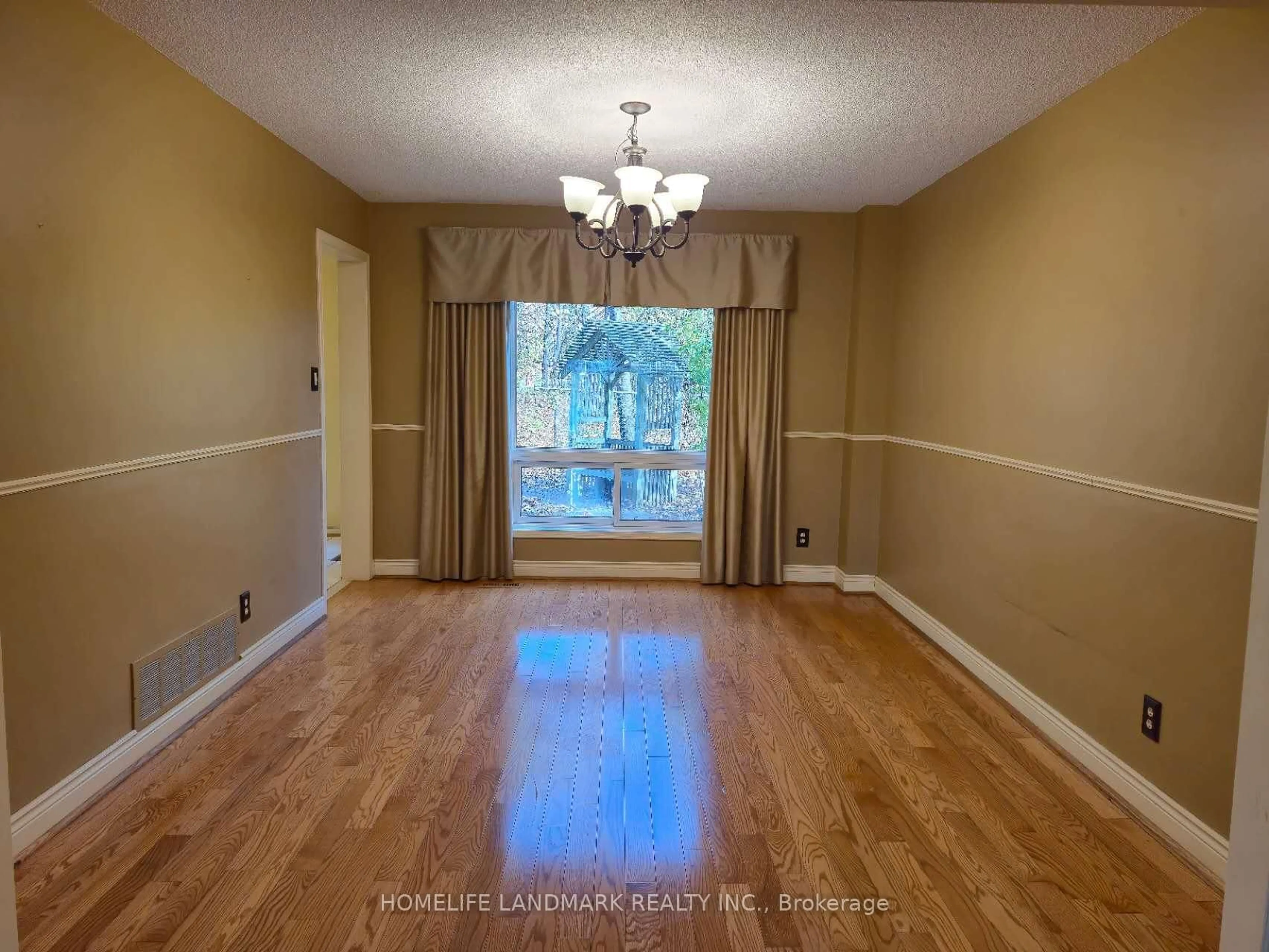 A pic of a room for 4201 Wakefield Cres, Mississauga Ontario L5C 4M2