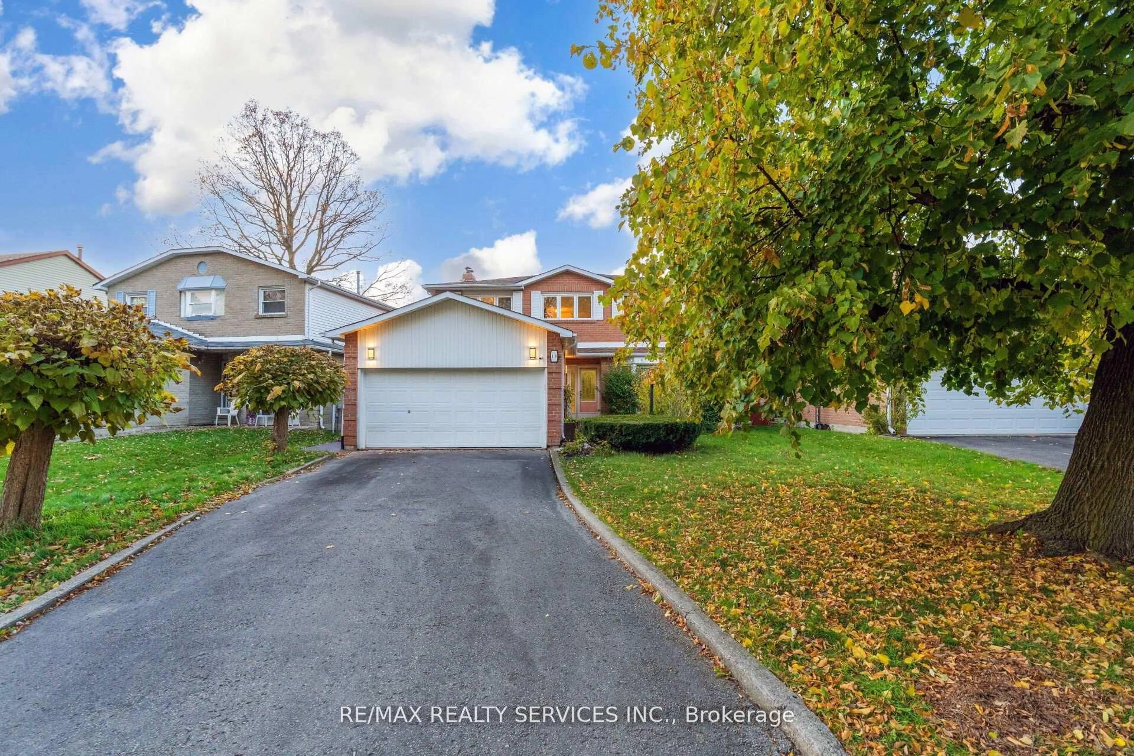 A pic from outside/outdoor area/front of a property/back of a property/a pic from drone, street for 18 Mitchell Ave, Brampton Ontario L6Z 1H3