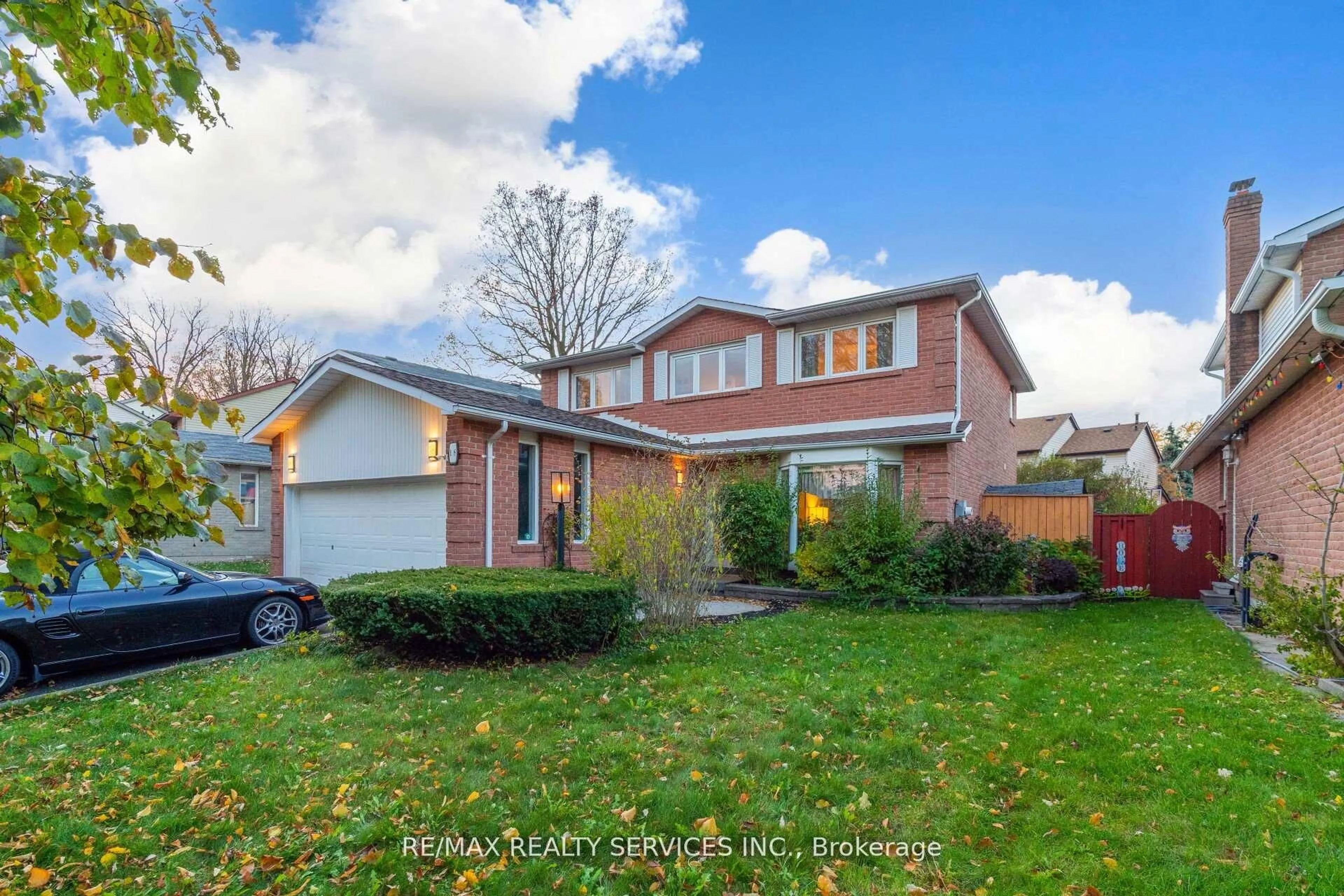 Home with brick exterior material, street for 18 Mitchell Ave, Brampton Ontario L6Z 1H3