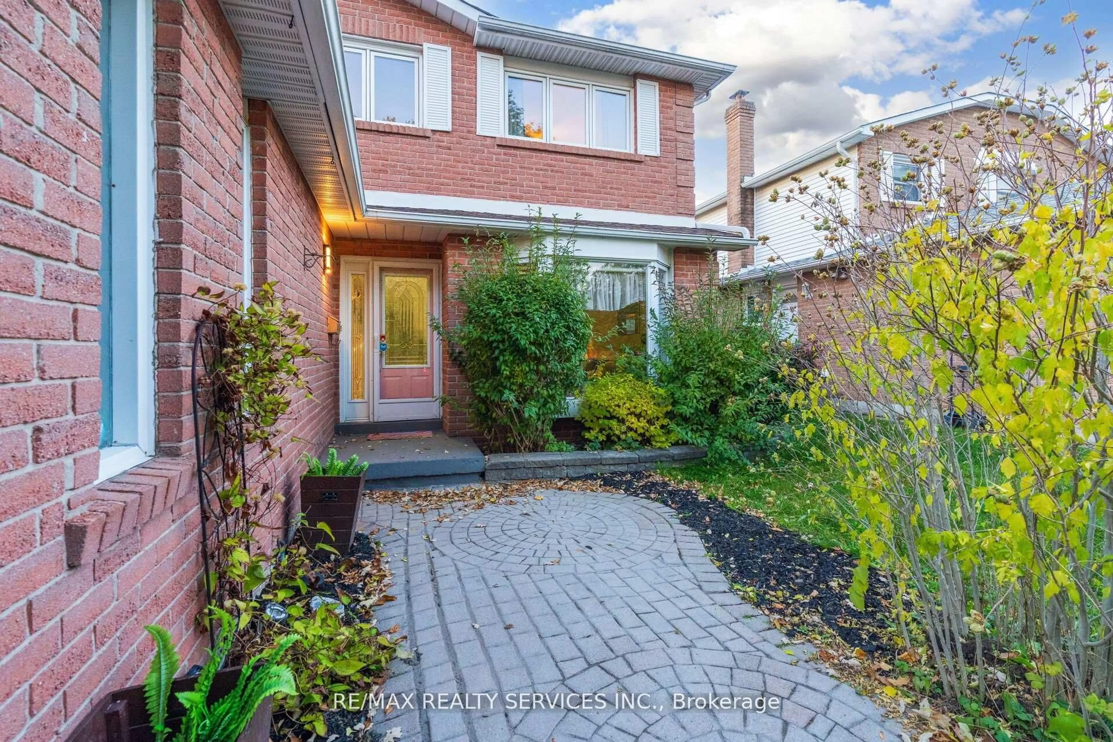 Home with brick exterior material, street for 18 Mitchell Ave, Brampton Ontario L6Z 1H3