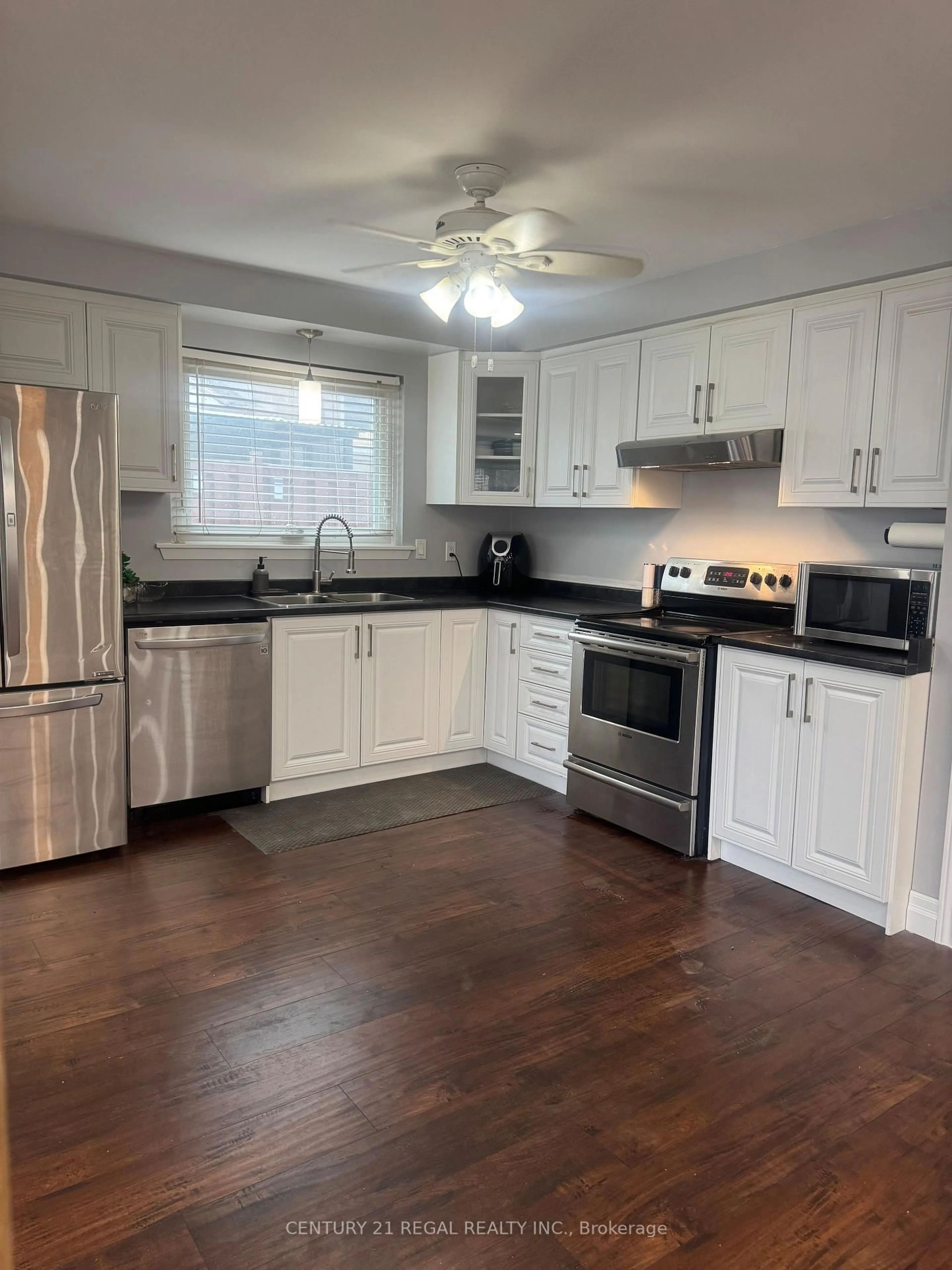 Open concept kitchen, unknown for 109 Brentwood Dr, Brampton Ontario L6T 1R1