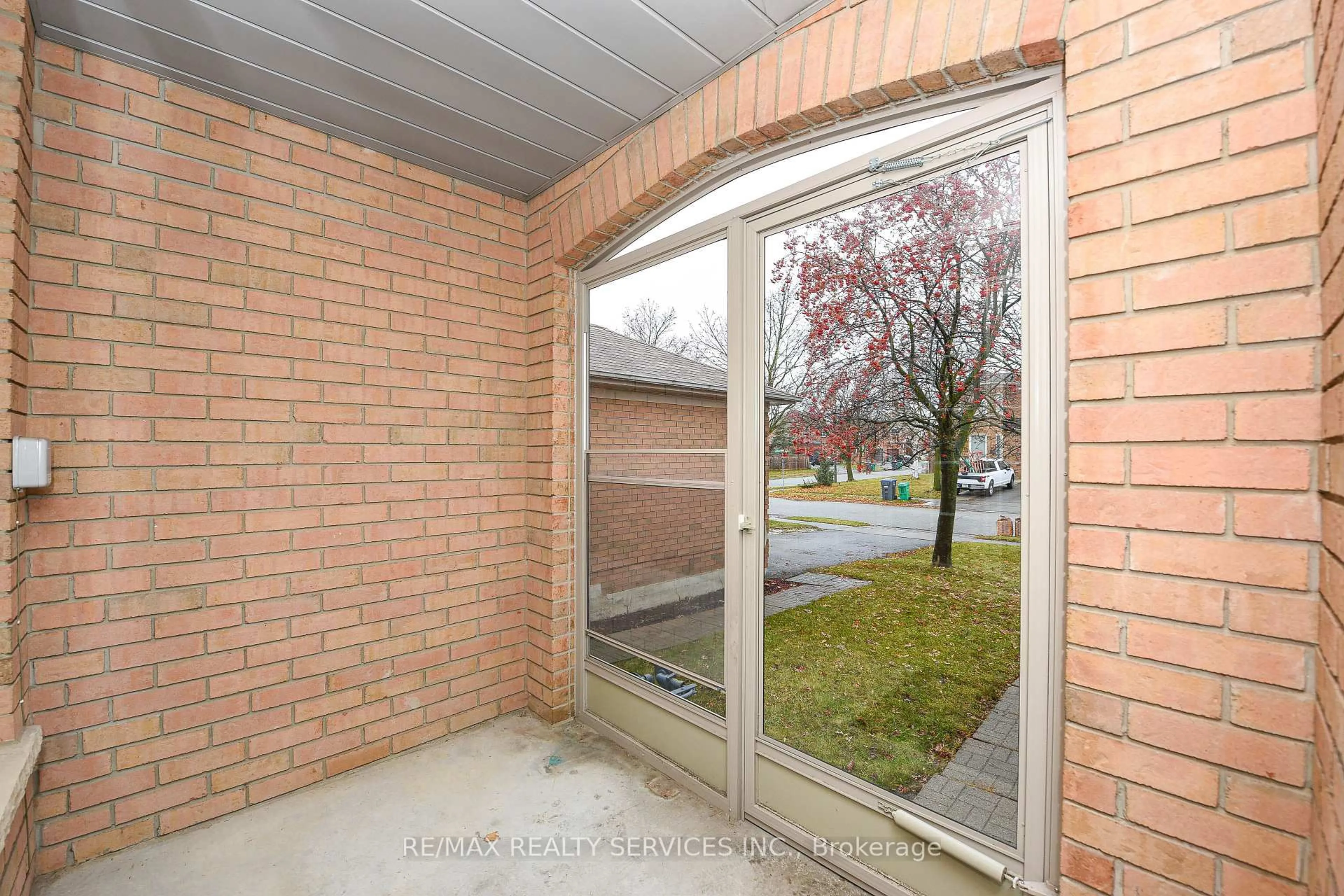 Patio, street for 15 Shady Pine Circ, Brampton Ontario L6R 1N6
