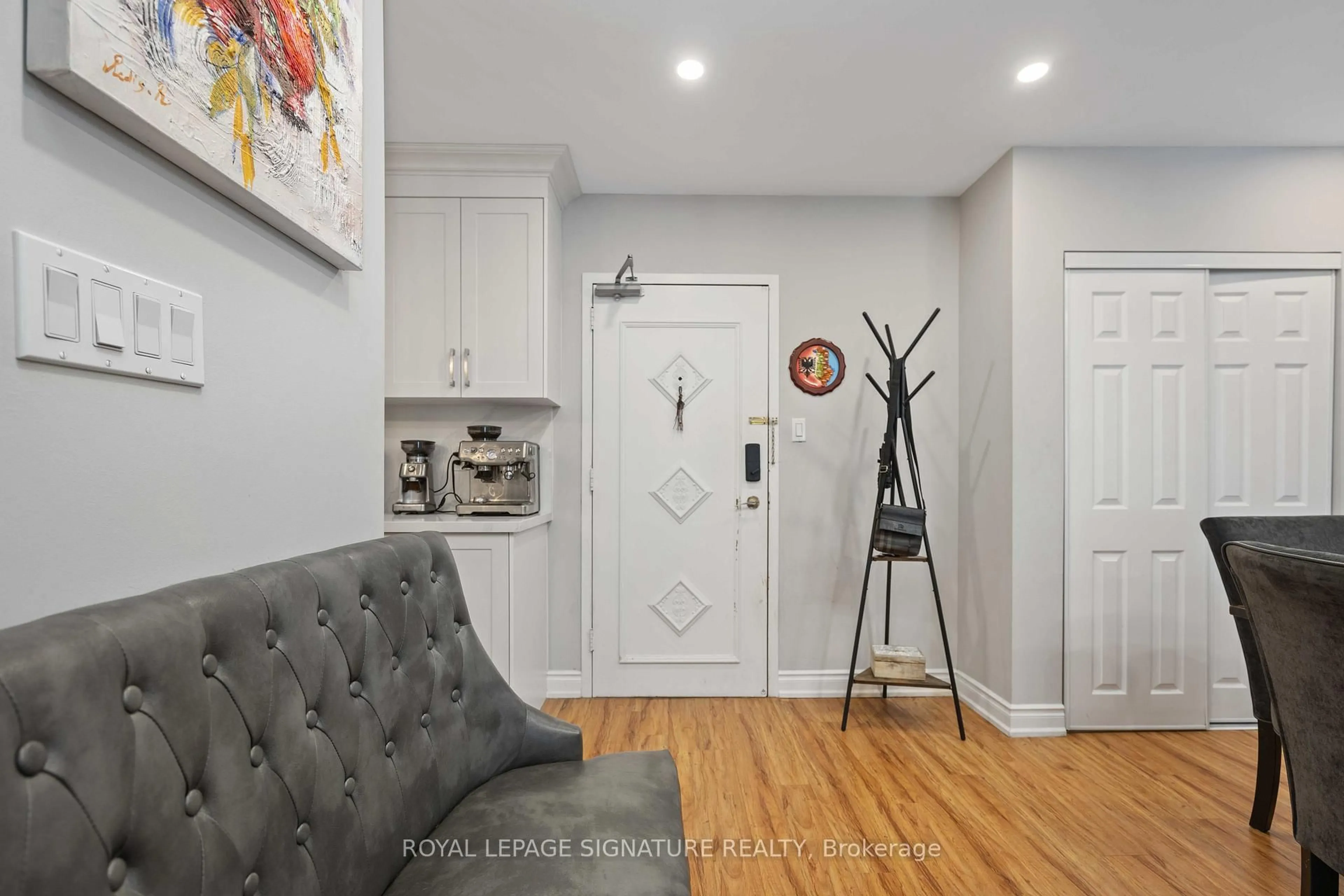 Indoor entryway for 320 Dixon Rd #2315, Toronto Ontario M9R 1S8
