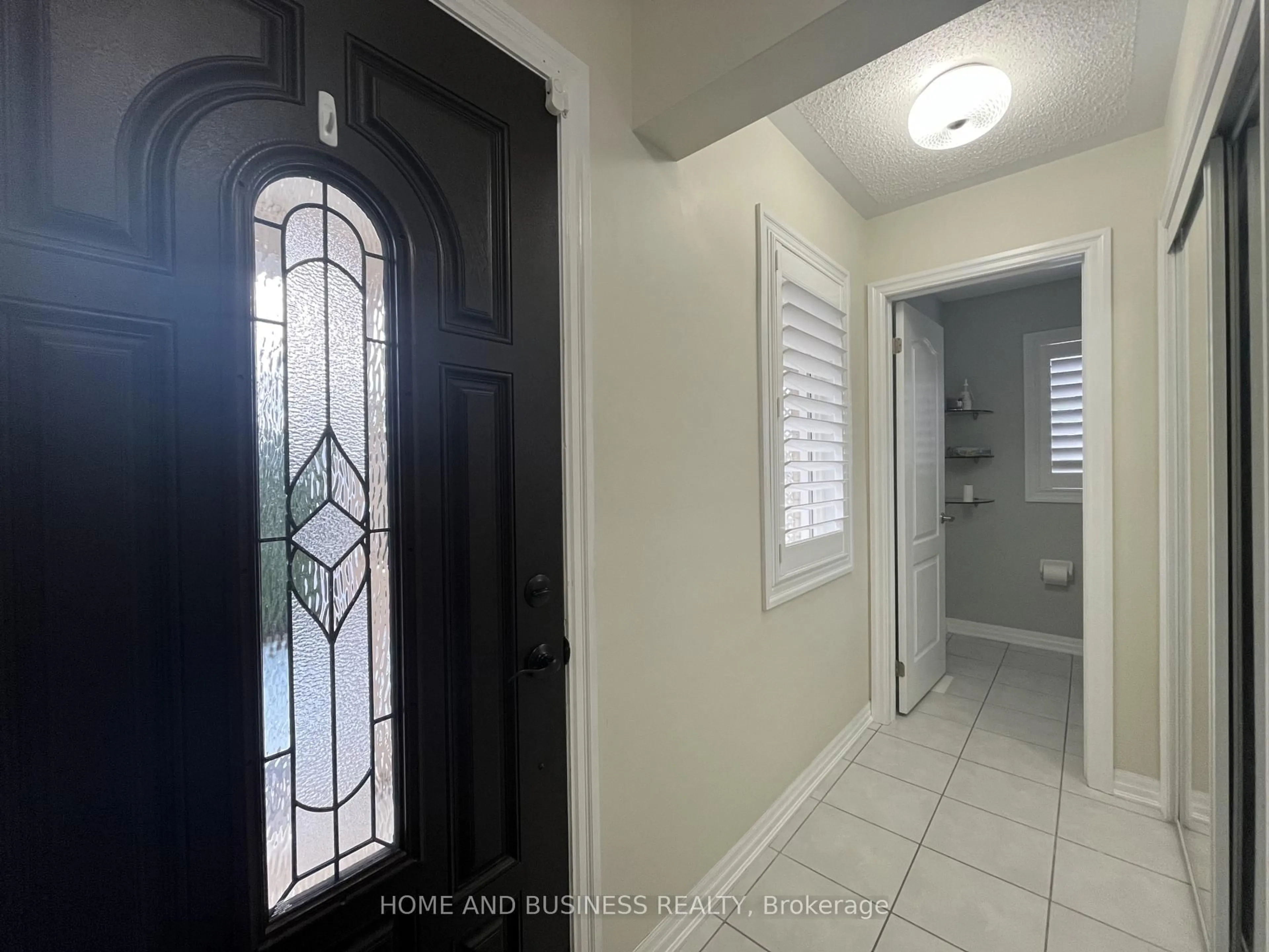 Indoor entryway for 150 Leiterman Dr, Milton Ontario L9T 8B5