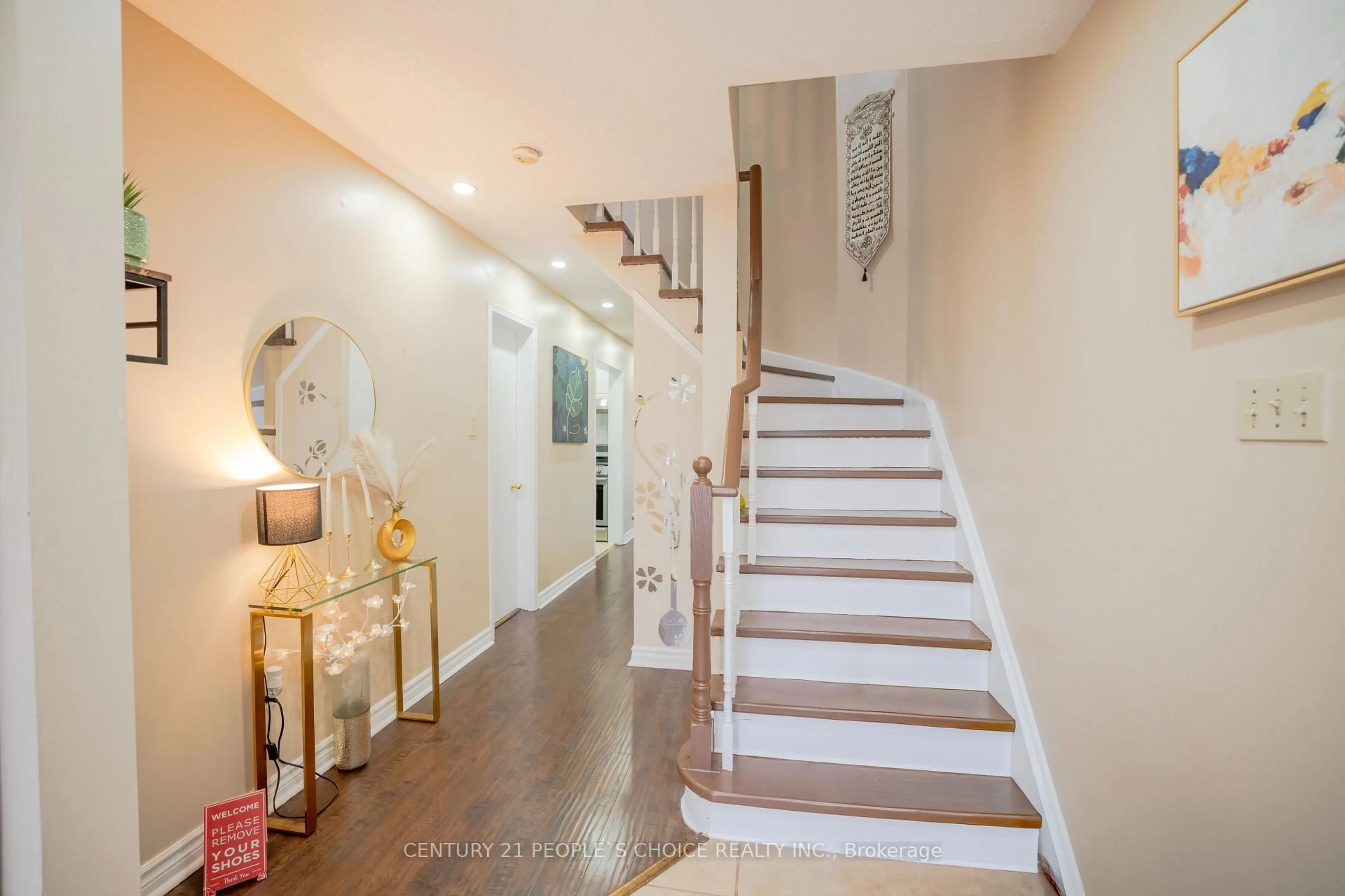 Indoor foyer for 110 Goldenlight Circ, Brampton Ontario L6X 4N6