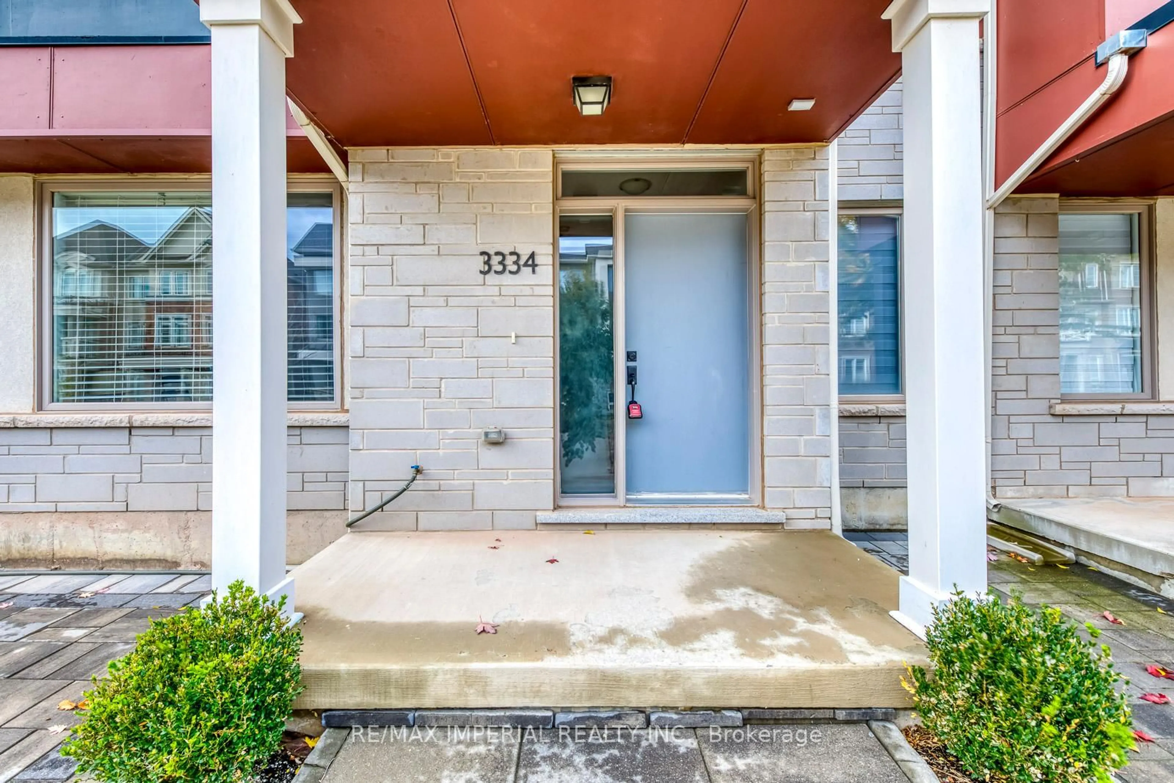 Indoor entryway for 3334 Carding Mill Tr, Oakville Ontario L6M 1R7