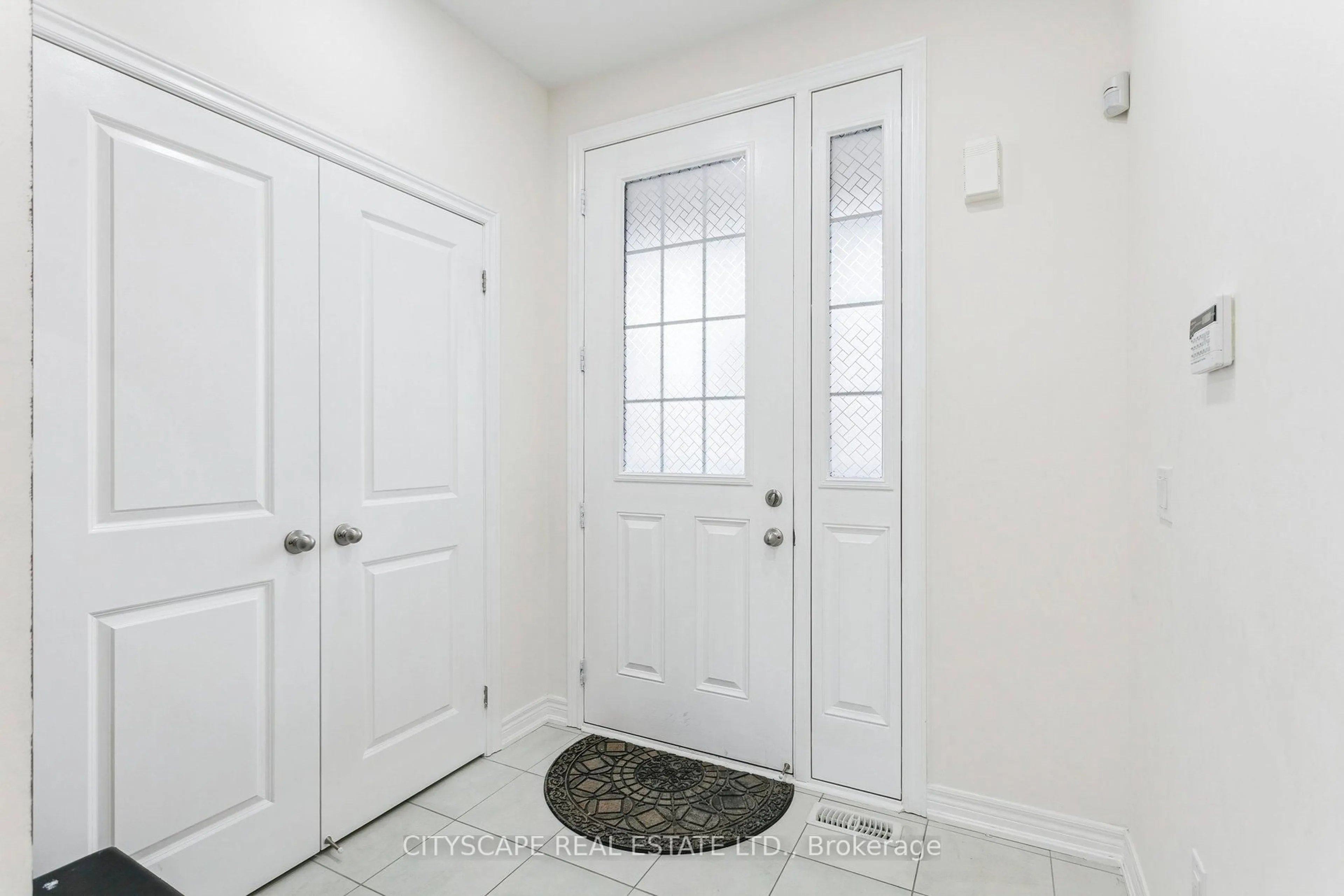 Indoor entryway for 72 Finegan Circ, Brampton Ontario L7A 4Z8