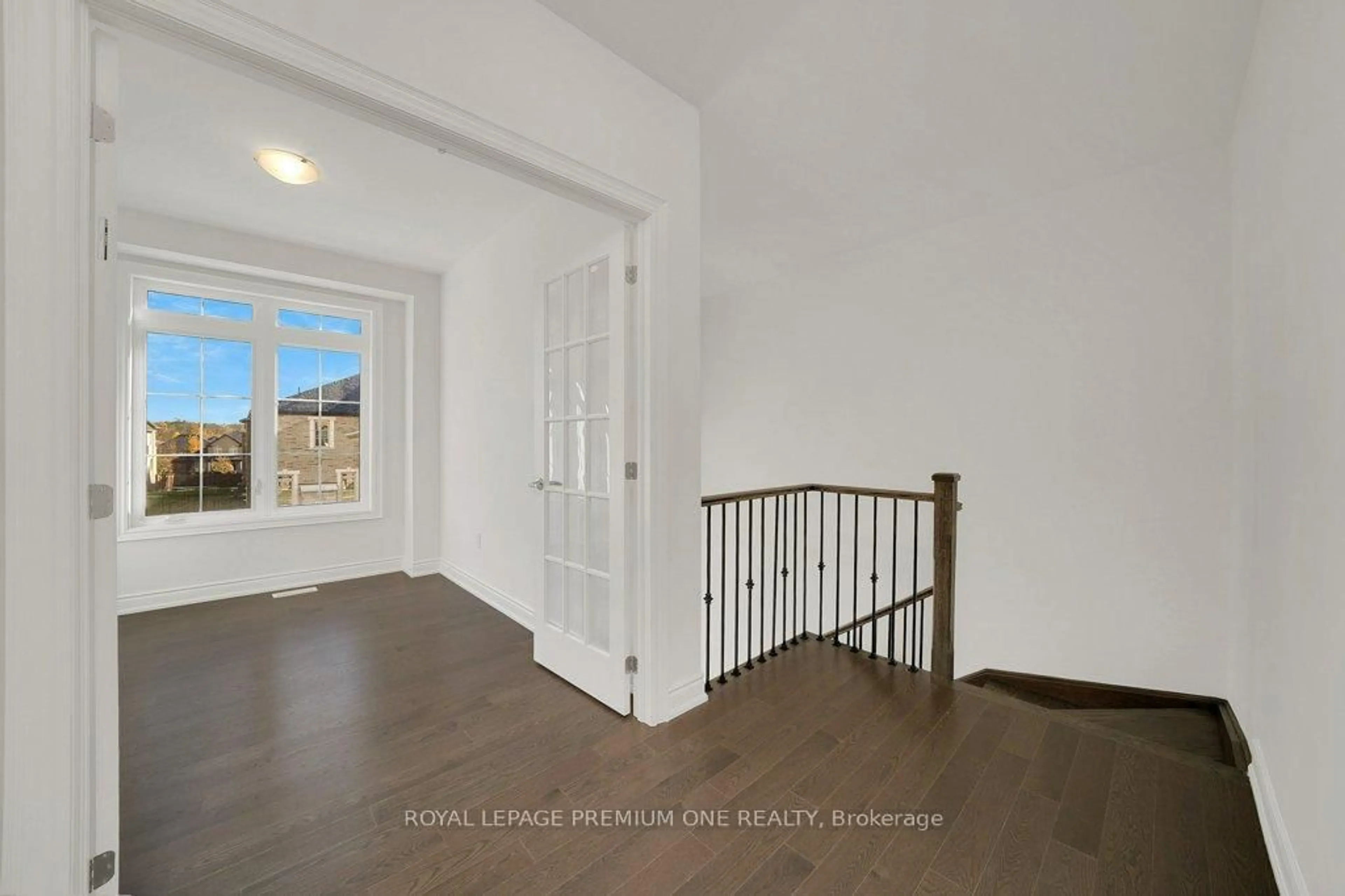 Indoor entryway for 32 James Walker Ave, Caledon Ontario L7C 0H1