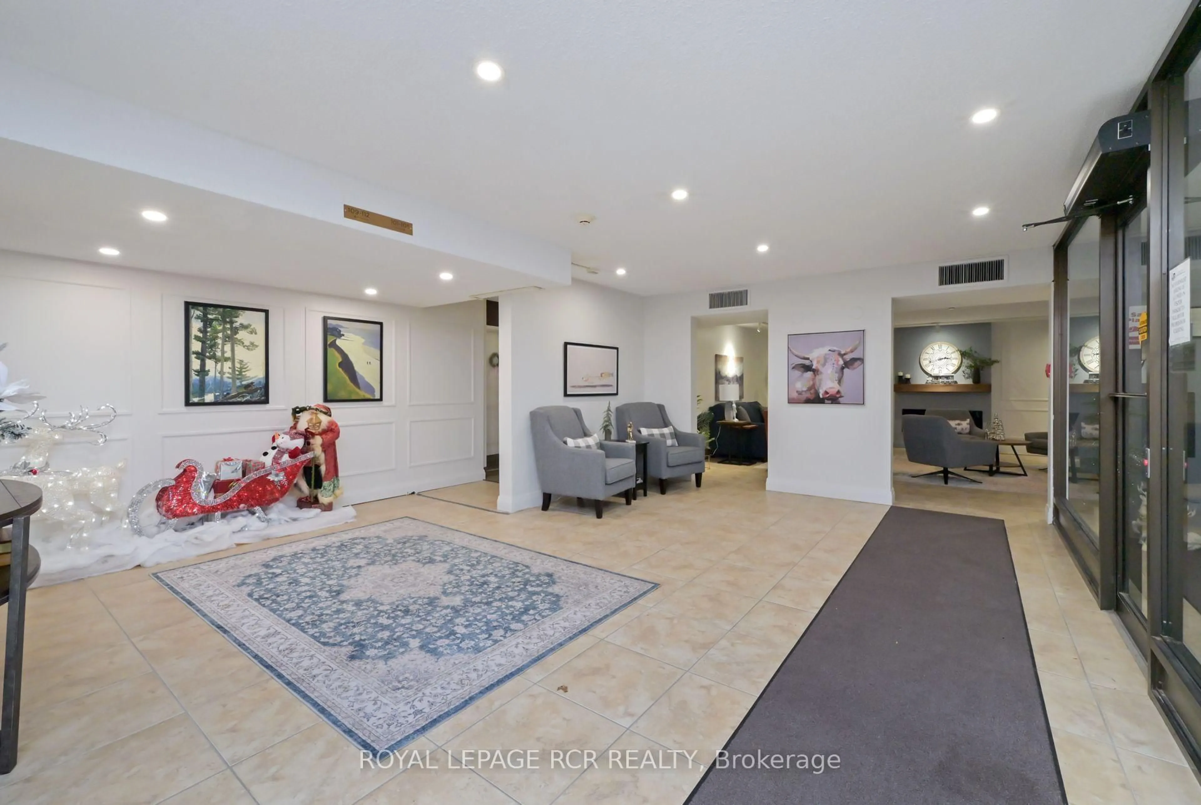 Indoor foyer for 8 Fead St #802, Orangeville Ontario L9W 3X4