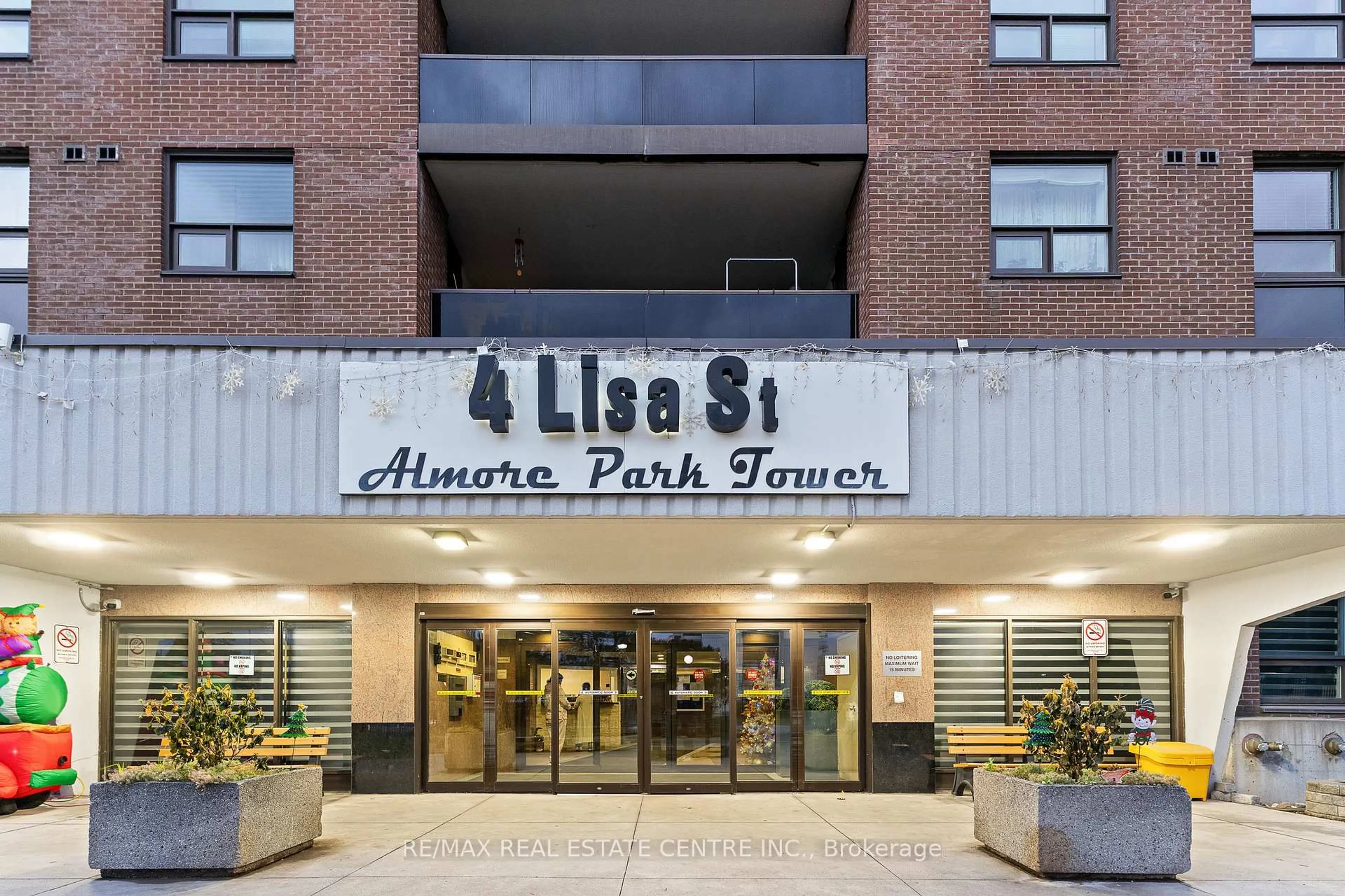 Indoor foyer for 4 Lisa St #404, Brampton Ontario L6T 4B6