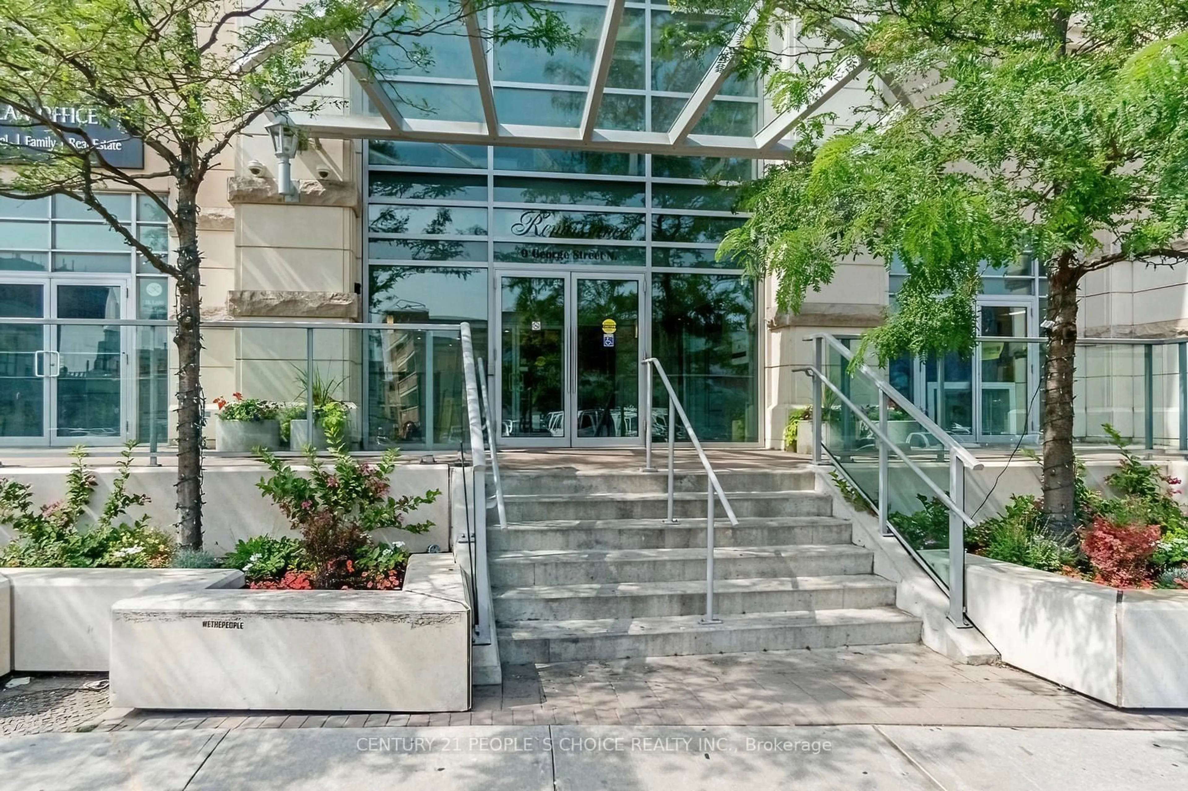 Indoor foyer for 9 George St #1512, Brampton Ontario L6X 0T6