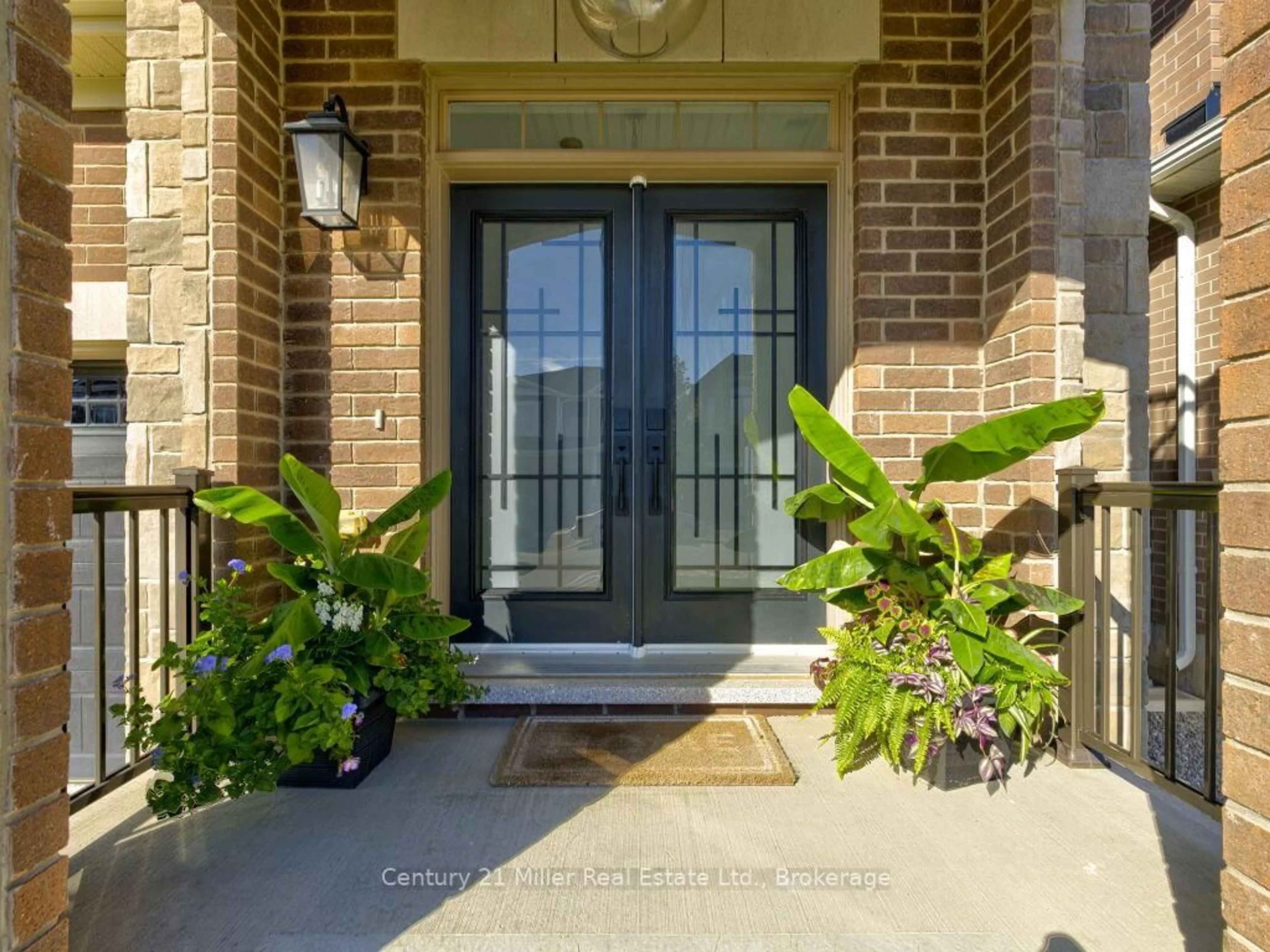 Indoor entryway for 517 Kennedy Circ, Milton Ontario L9E 1R1