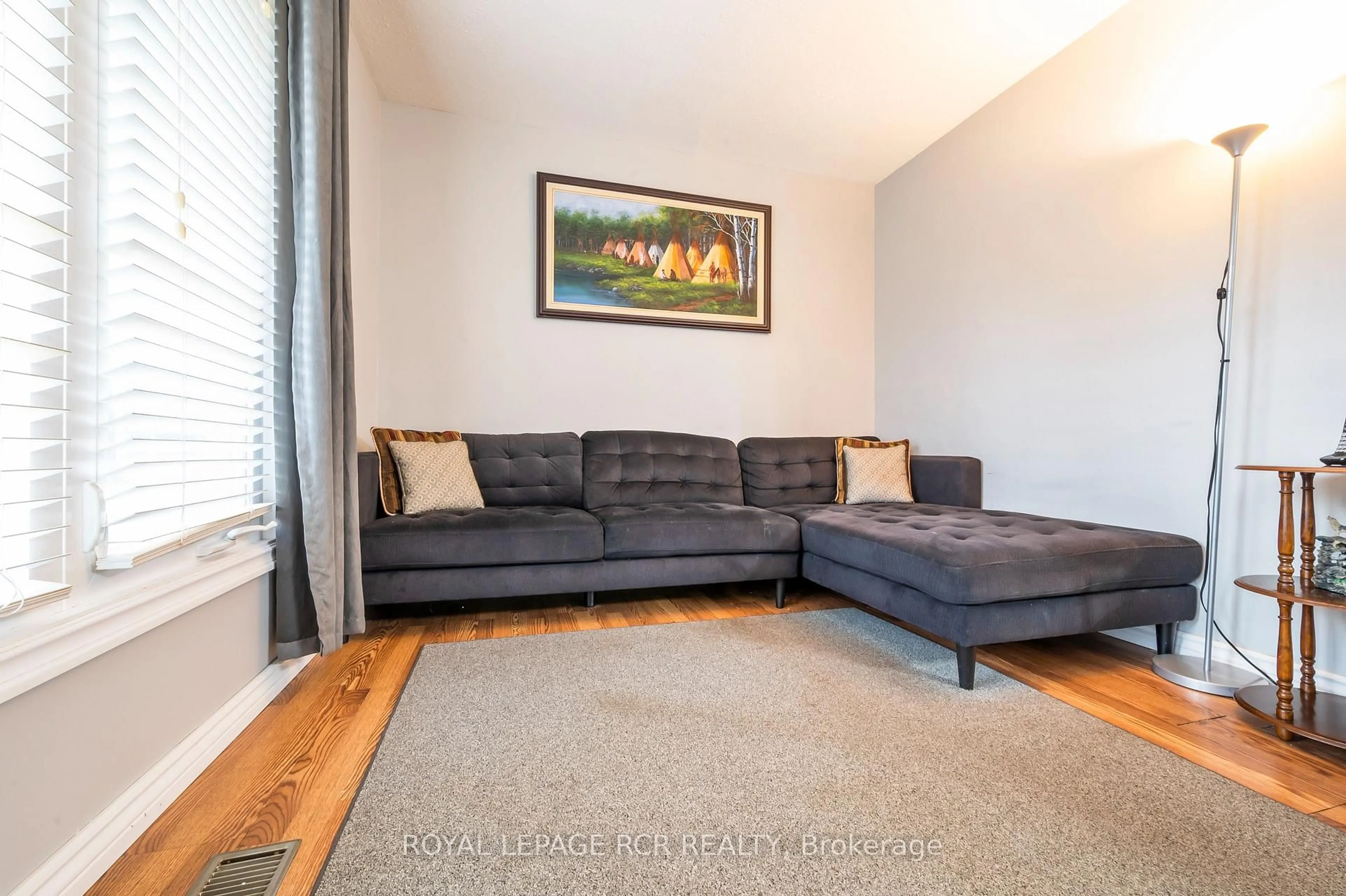 Living room with furniture, unknown for 39 John St, Orangeville Ontario L9W 2P4