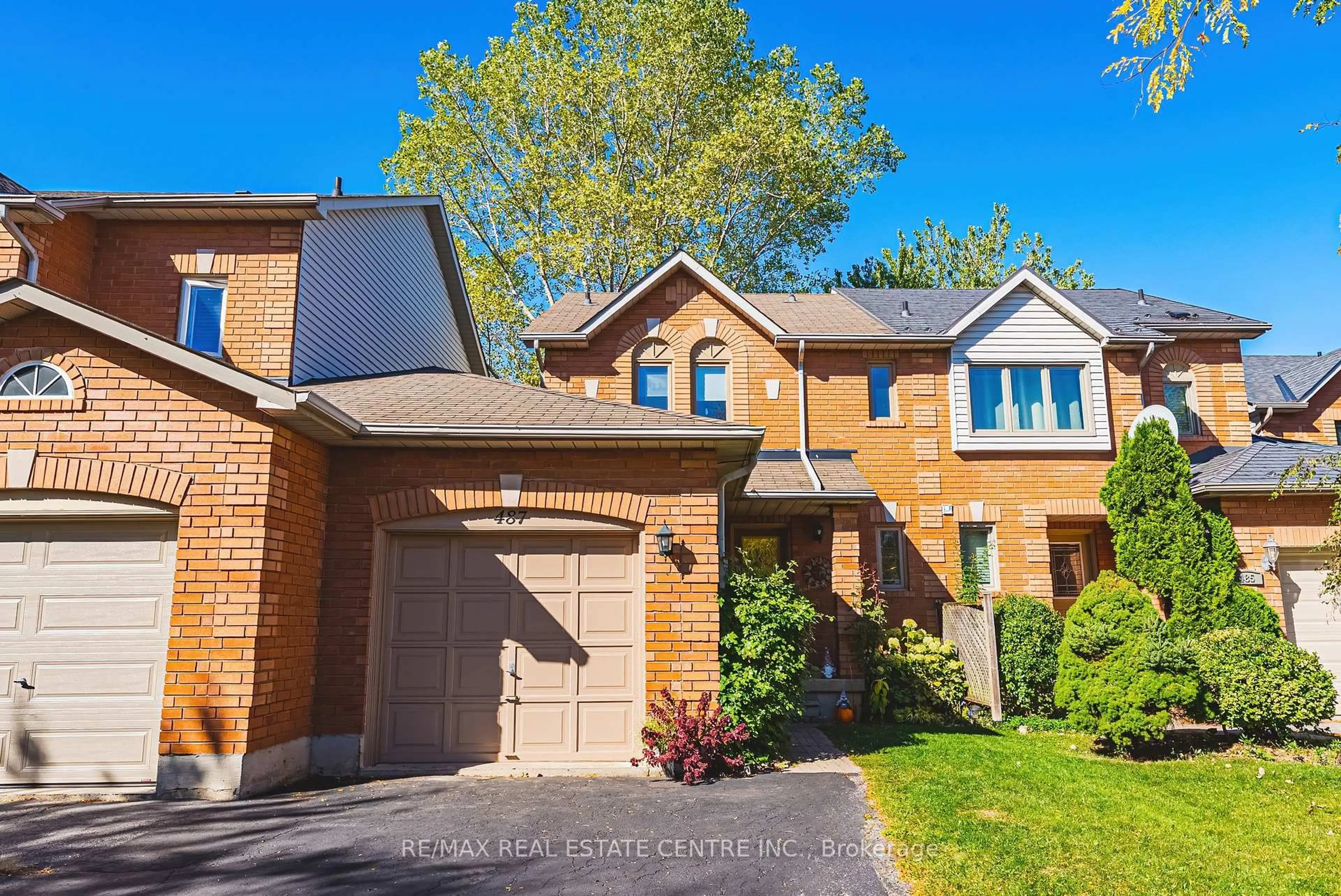 Home with brick exterior material, street for 487 Taylor Cres, Burlington Ontario L7L 6G2