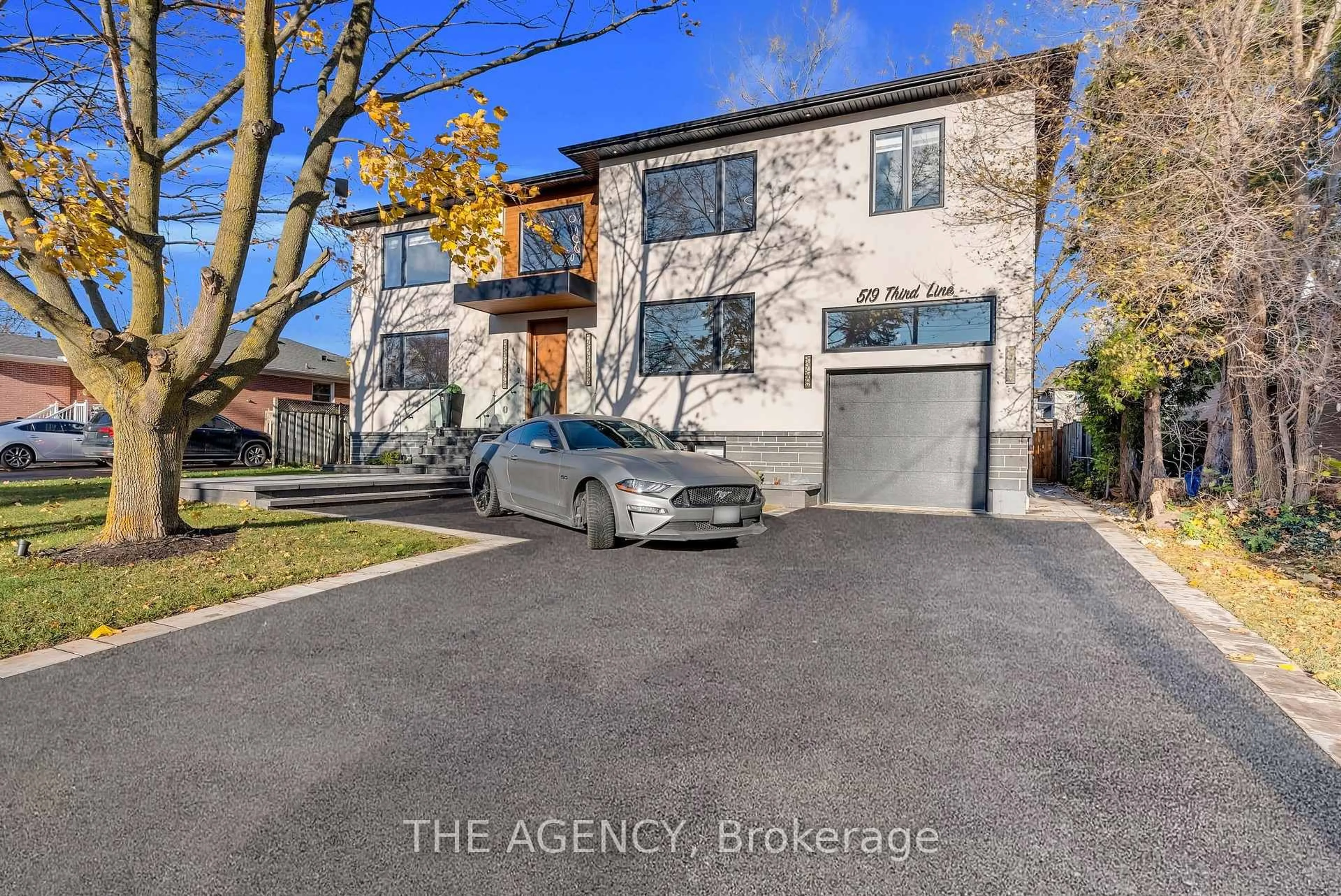 Home with brick exterior material, street for 519 Third Line, Oakville Ontario L6L 4A8