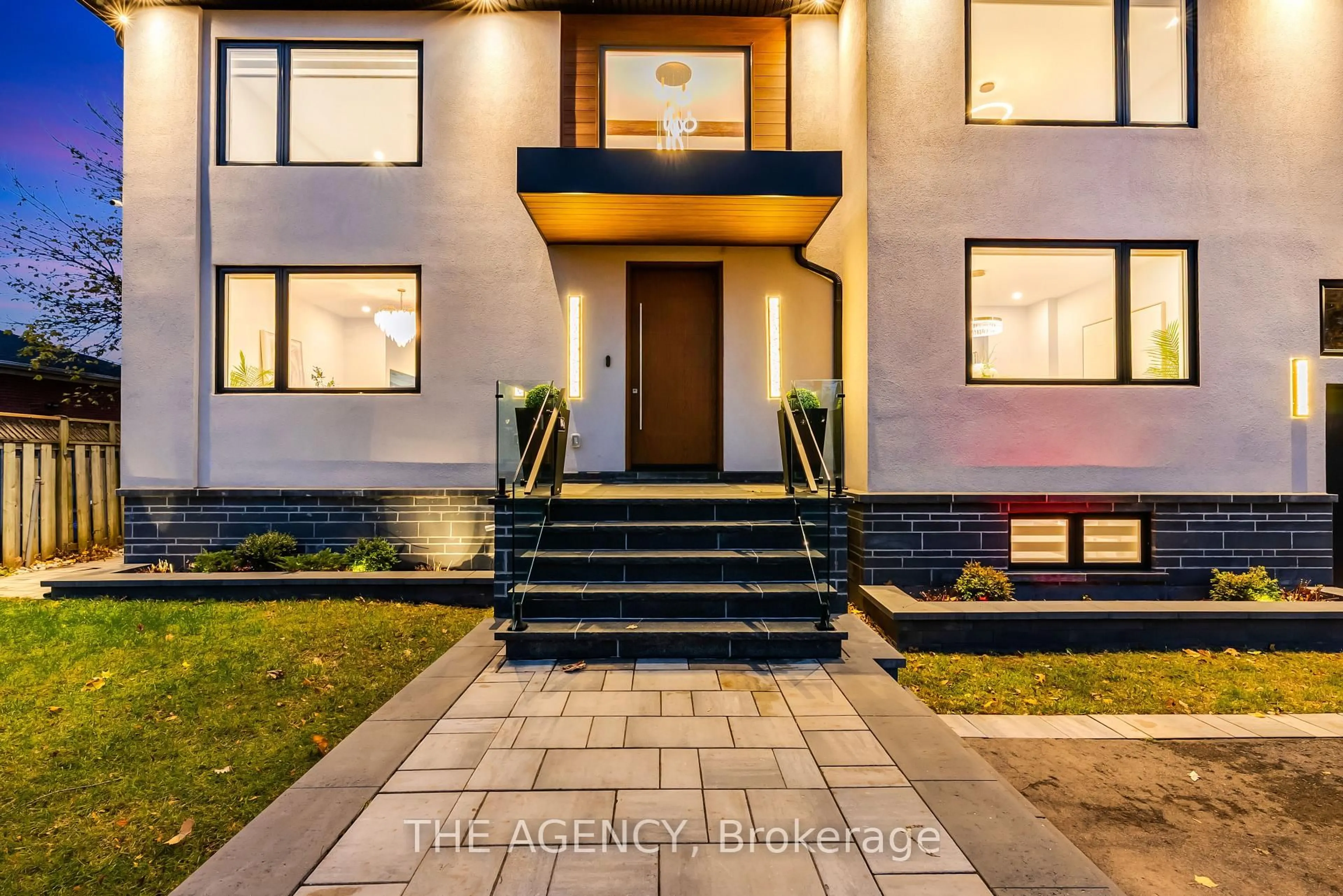 Indoor entryway for 519 Third Line, Oakville Ontario L6L 4A8