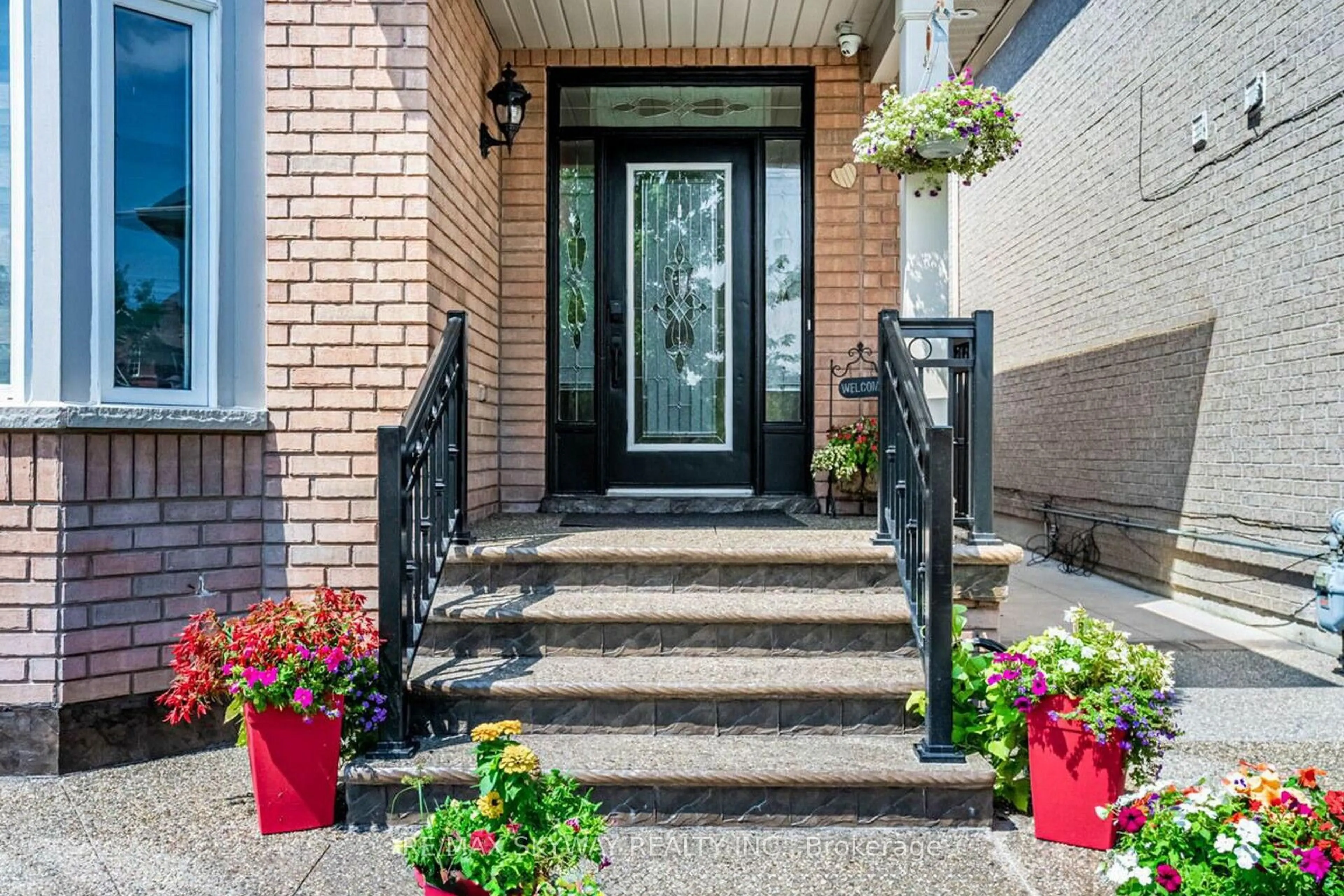 Indoor entryway for 15 Borneo Cres, Brampton Ontario L6R 3C6