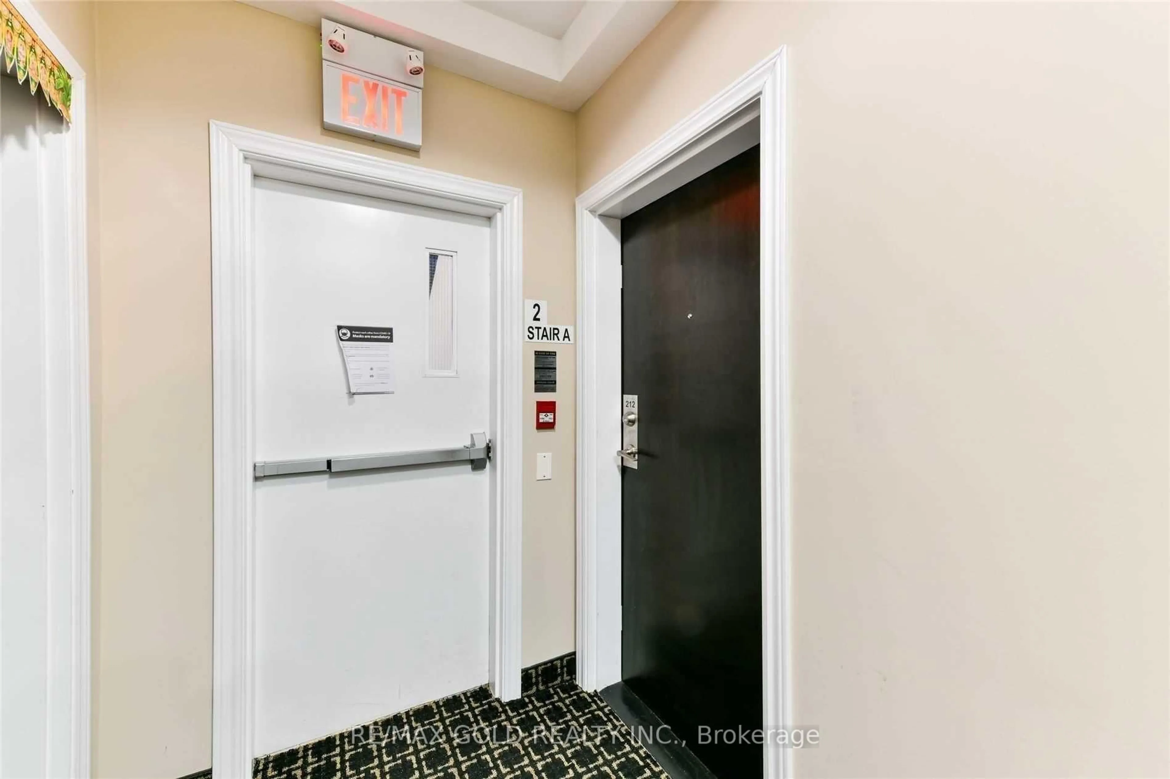 Indoor foyer for 263 Georgian Dr #212, Oakville Ontario L6H 0L2