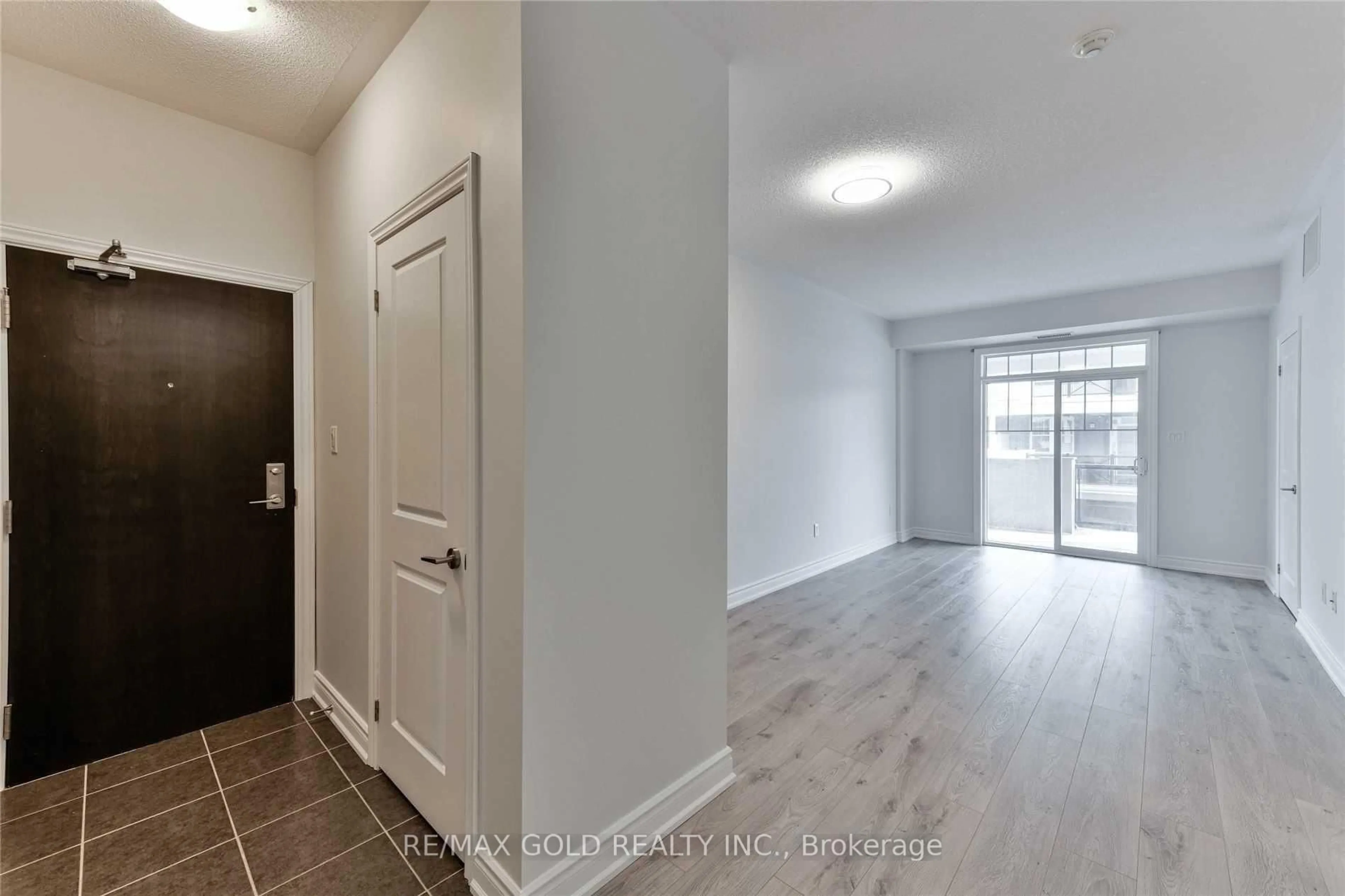 Indoor entryway for 263 Georgian Dr #212, Oakville Ontario L6H 0L2