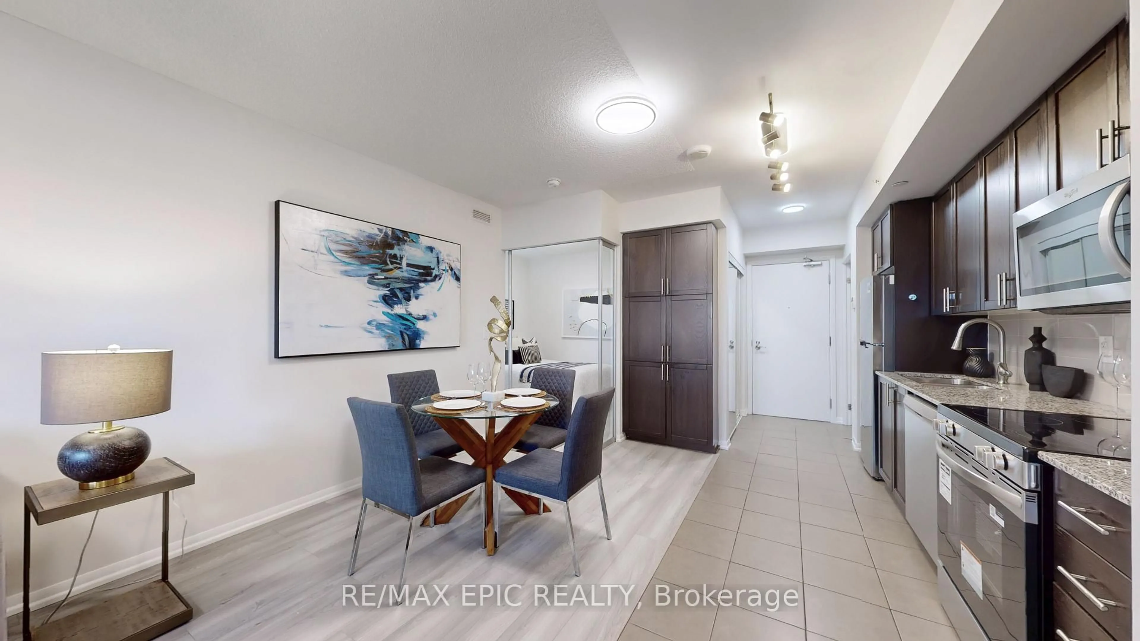 Indoor entryway for 830 Lawrence Ave #603, Toronto Ontario M6A 0B6