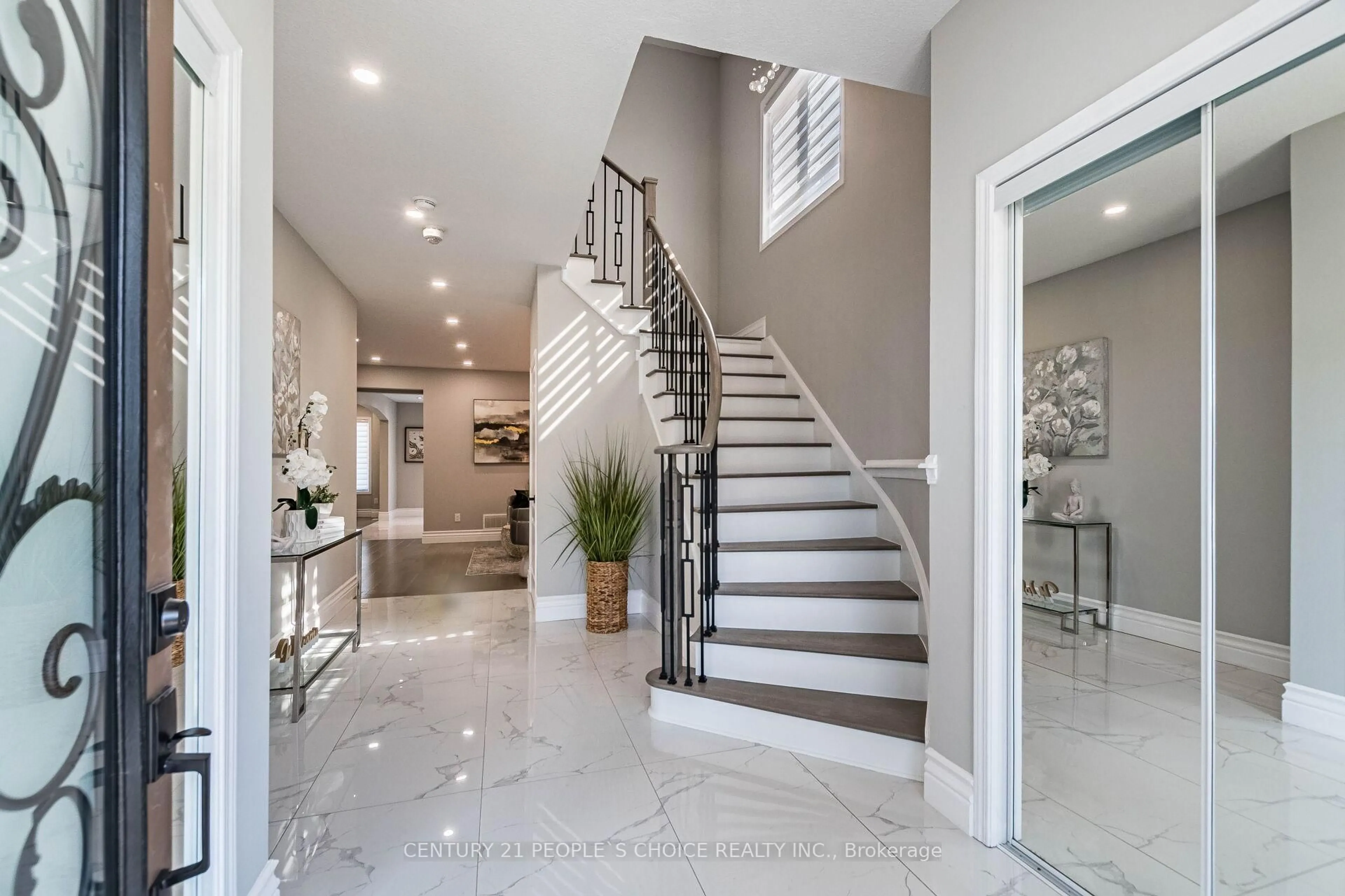 Indoor entryway for 78 Abercrombie Cres, Brampton Ontario L7A 4N3