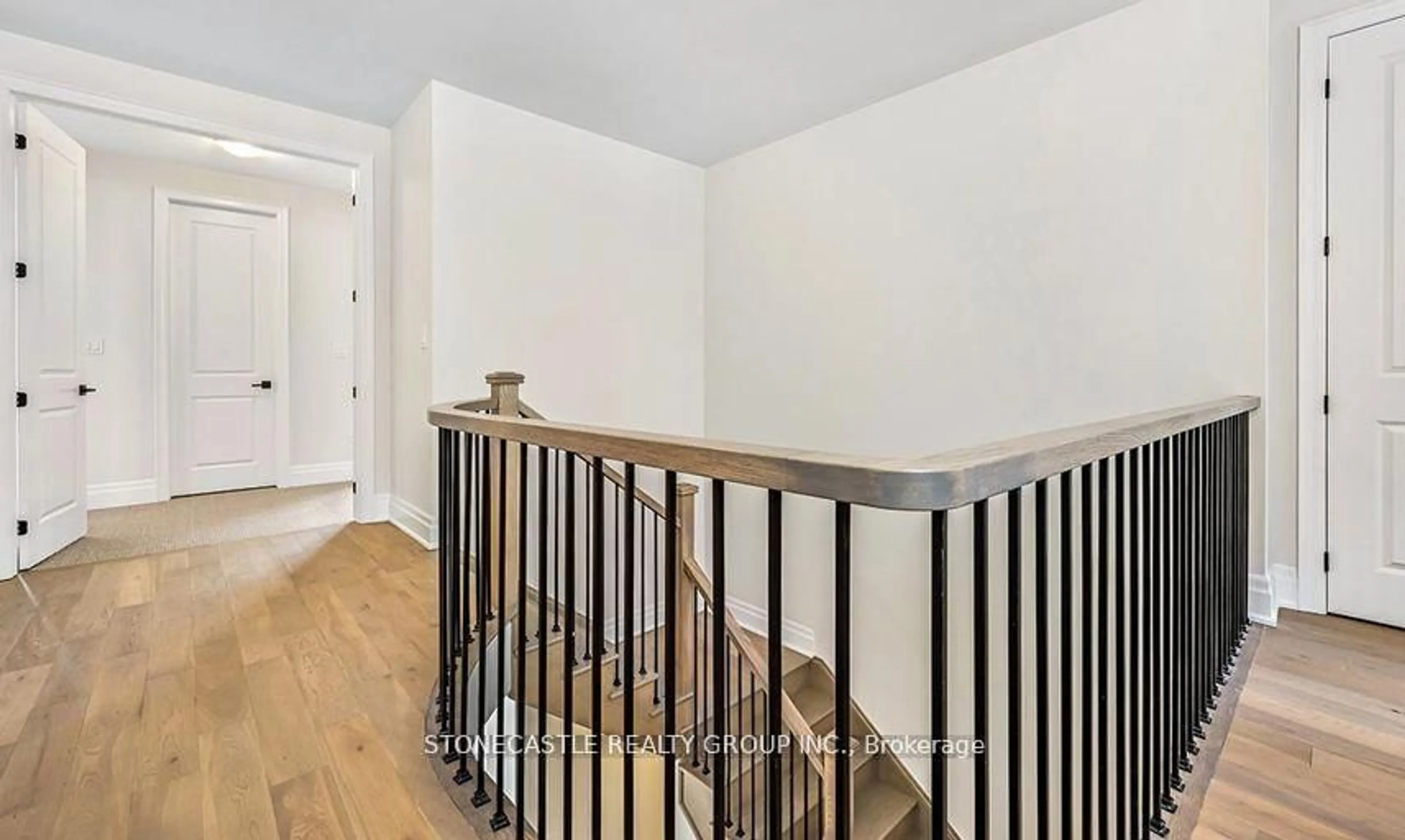 Stairs for 1326 Lynx Gdns, Oakville Ontario L6H 3W9