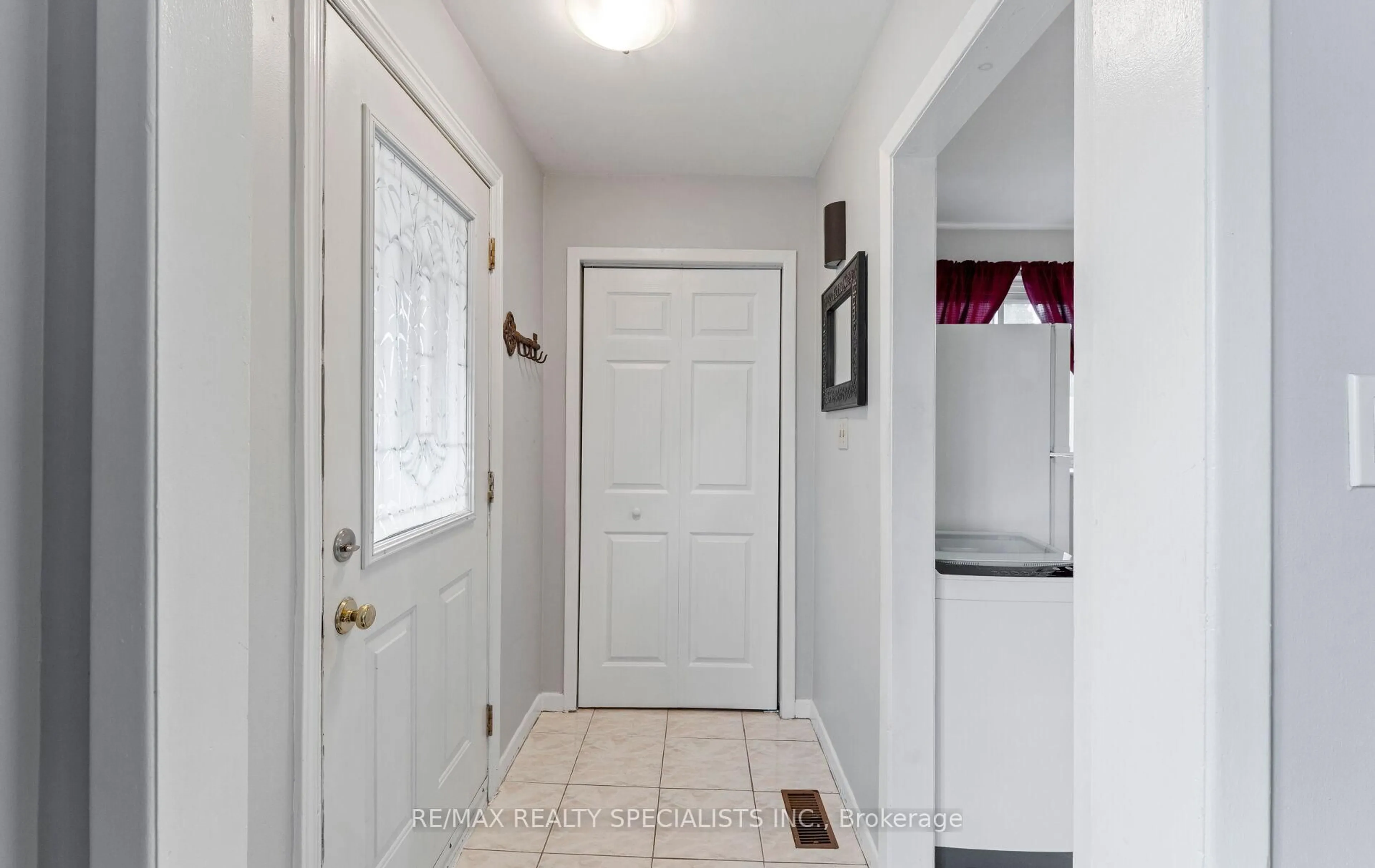 Indoor entryway for 25 Edenridge Dr, Brampton Ontario L6T 3A9
