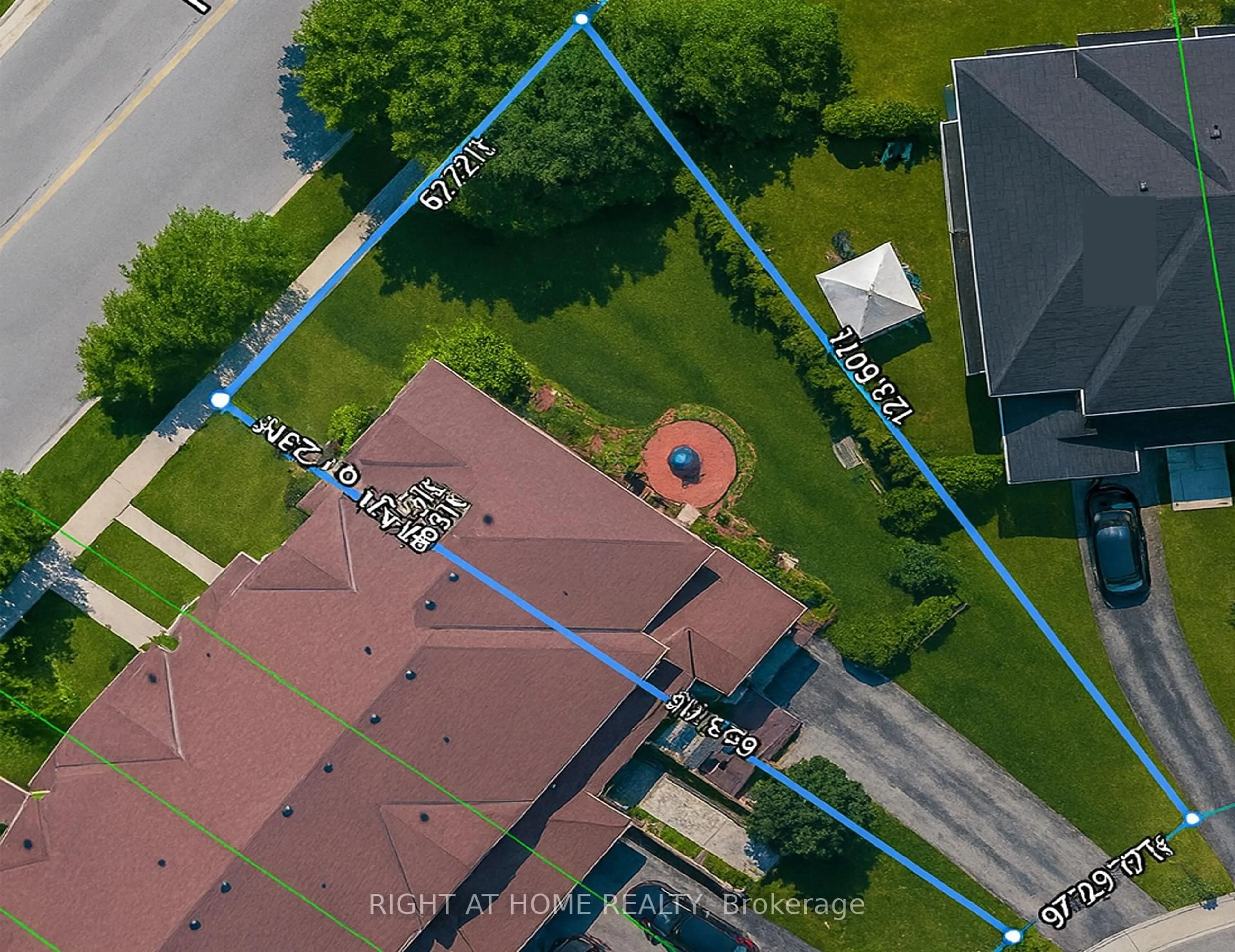 A pic from outside/outdoor area/front of a property/back of a property/a pic from drone, street for 1150 Davis Lane, Milton Ontario L9T 5R2