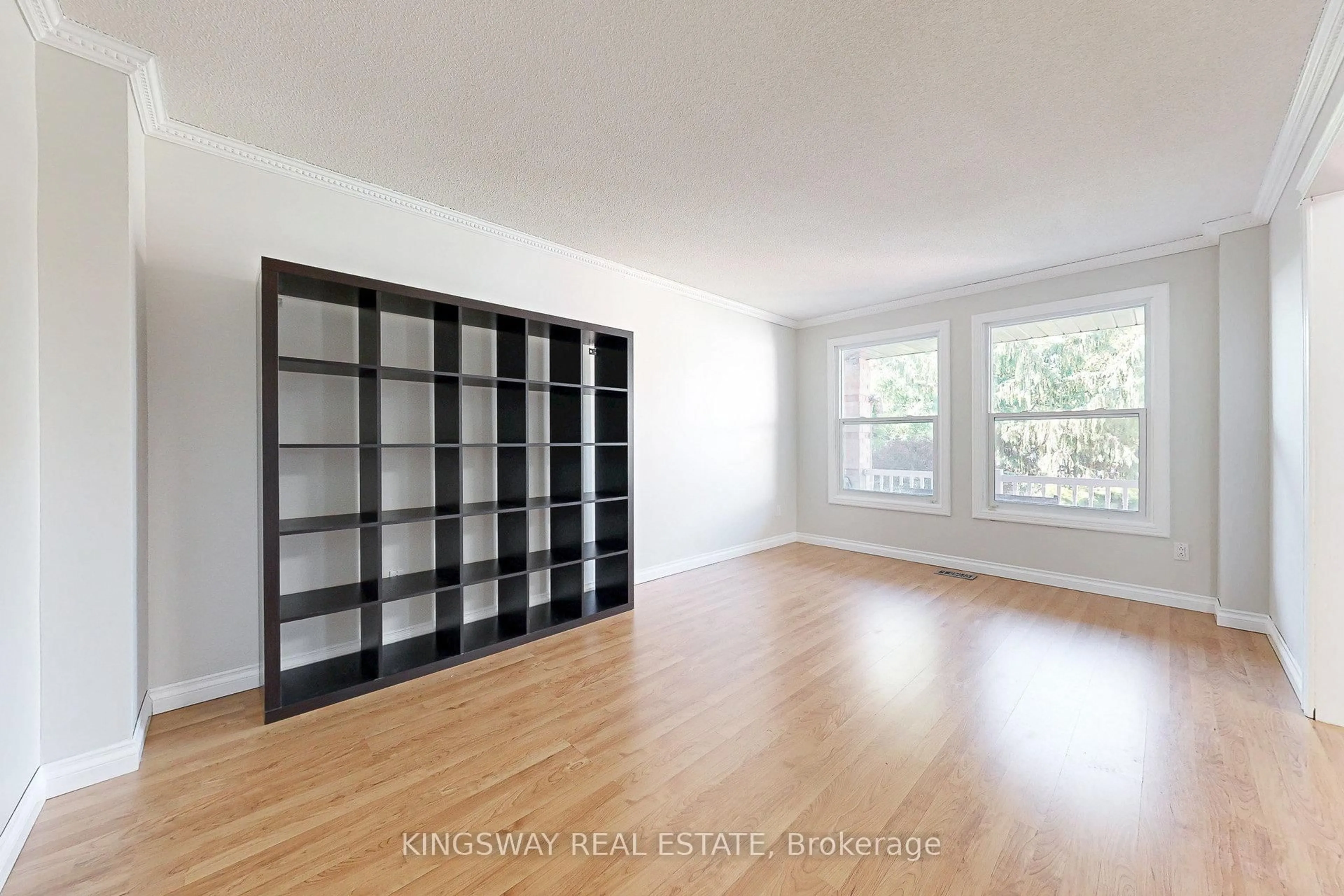 A pic of a room for 6059 Tillsdown Dr, Mississauga Ontario L5N 4M4