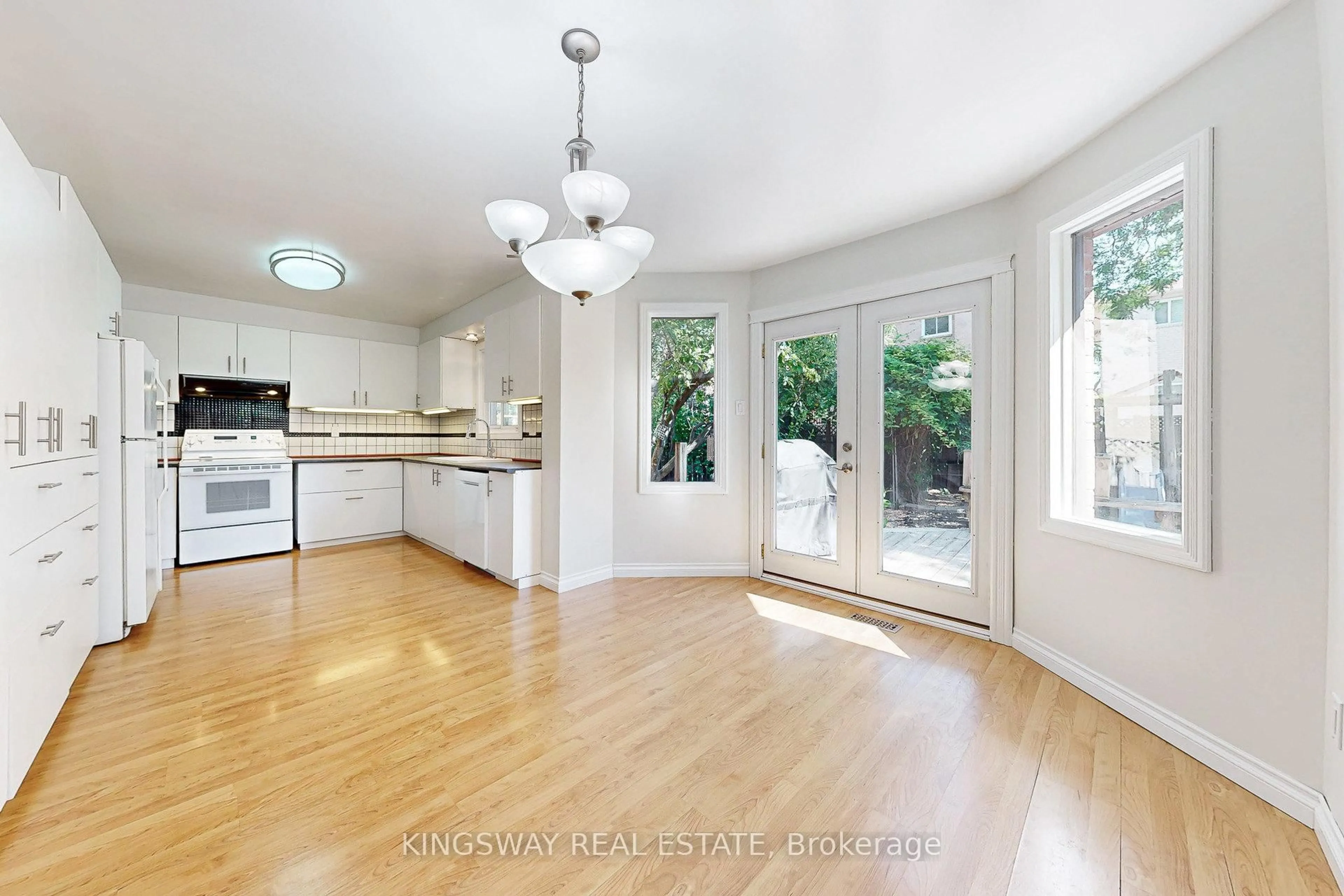 Open concept kitchen, unknown for 6059 Tillsdown Dr, Mississauga Ontario L5N 4M4