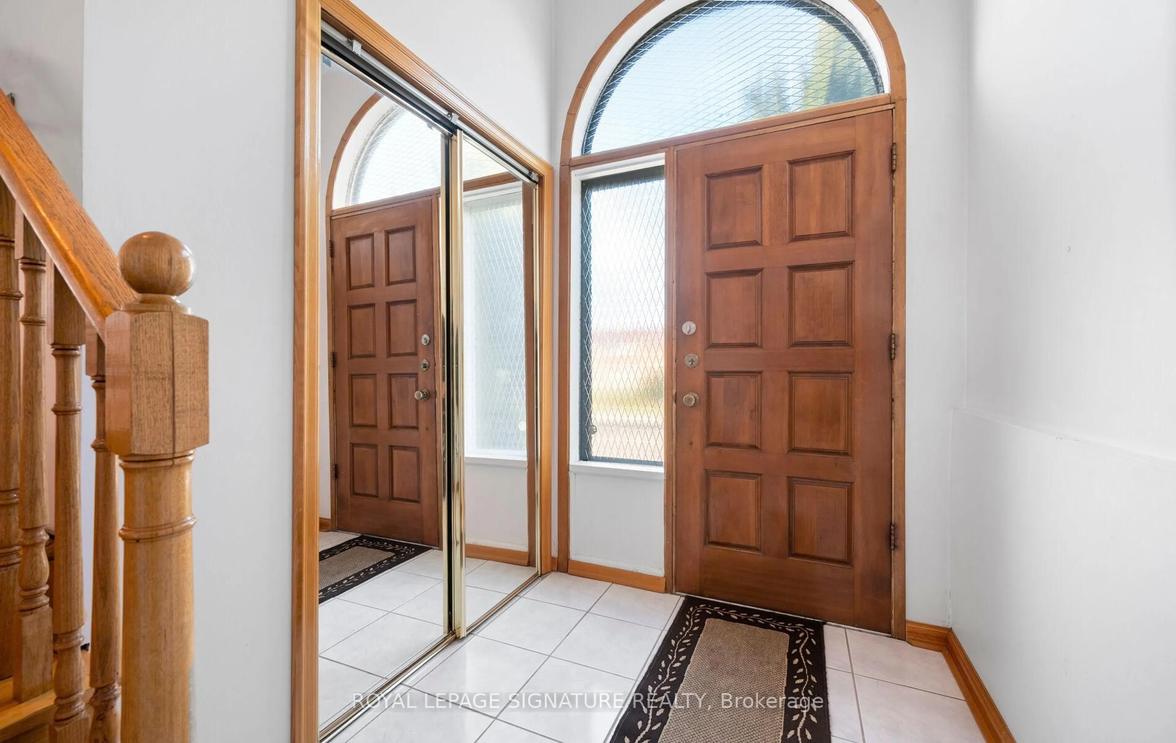 Indoor entryway for 3912 Midhurst Lane, Mississauga Ontario L4Z 1C7