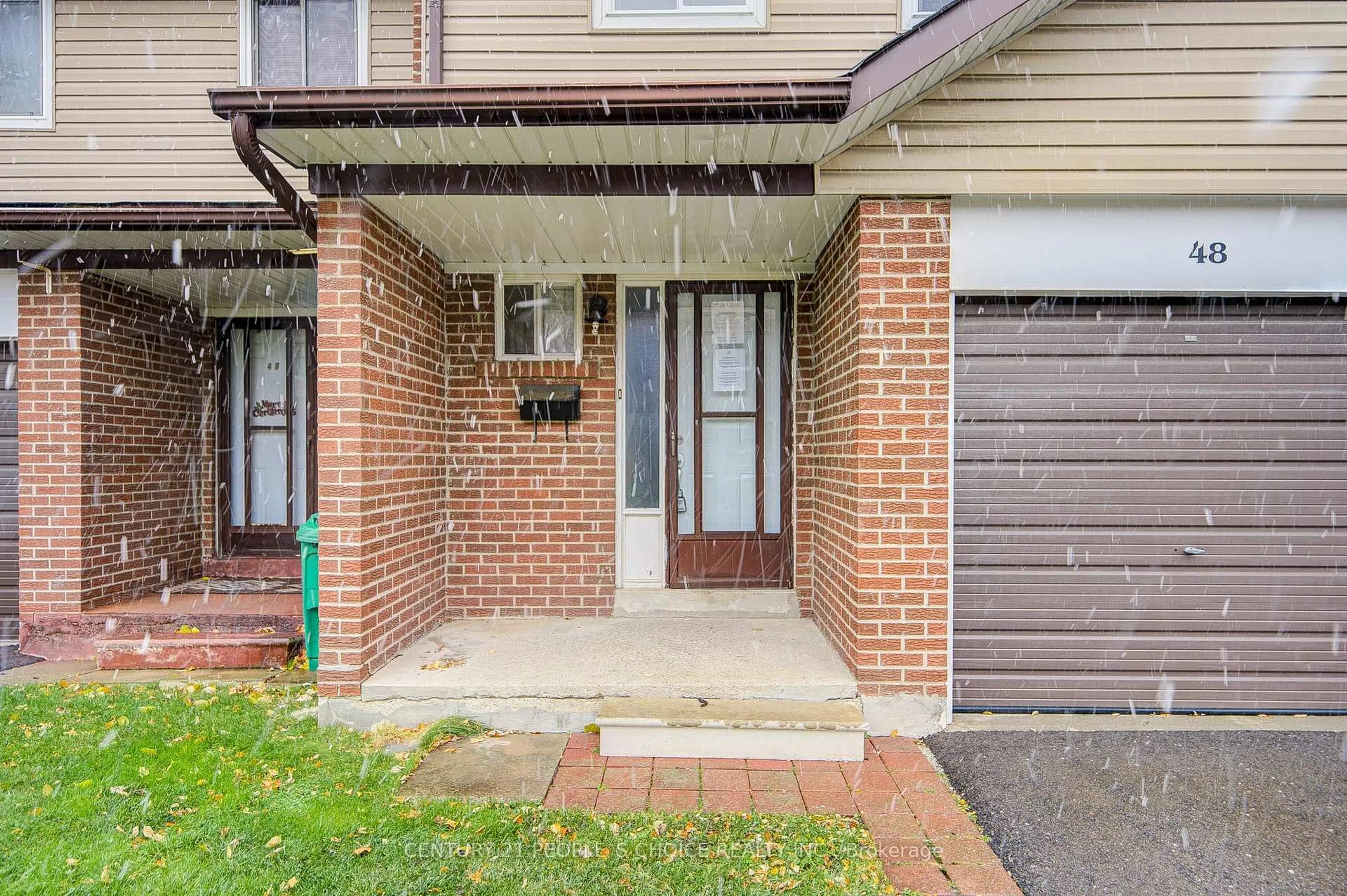 Home with brick exterior material, street for 3025 Cedarglen Gate #48, Mississauga Ontario L5C 2V7