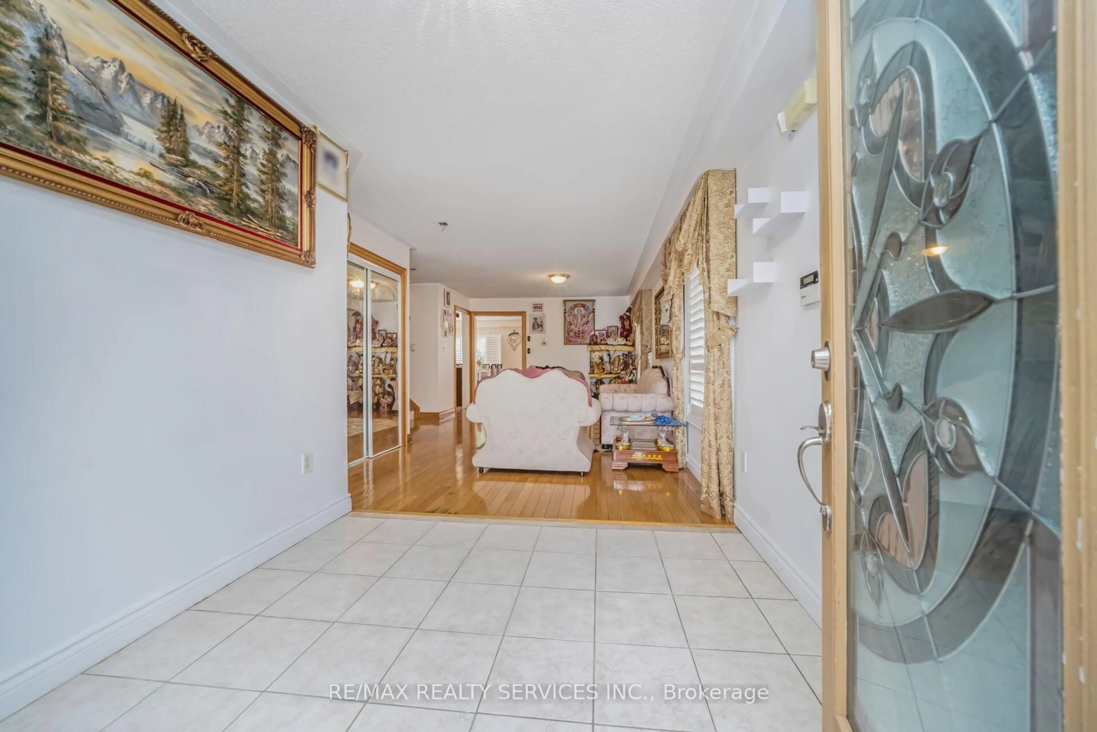 Indoor foyer for 12 Roadmaster Lane, Brampton Ontario L7A 3A9