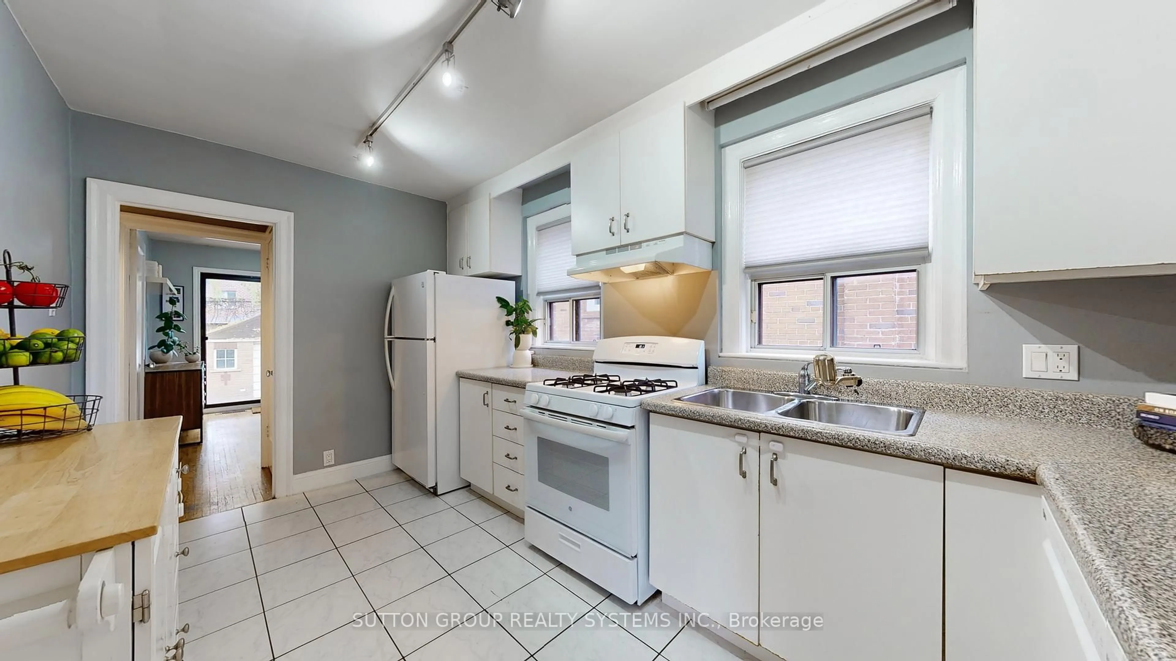 Standard kitchen, ceramic/tile floor for 51 Juliet Cres, Toronto Ontario M6M 1N5