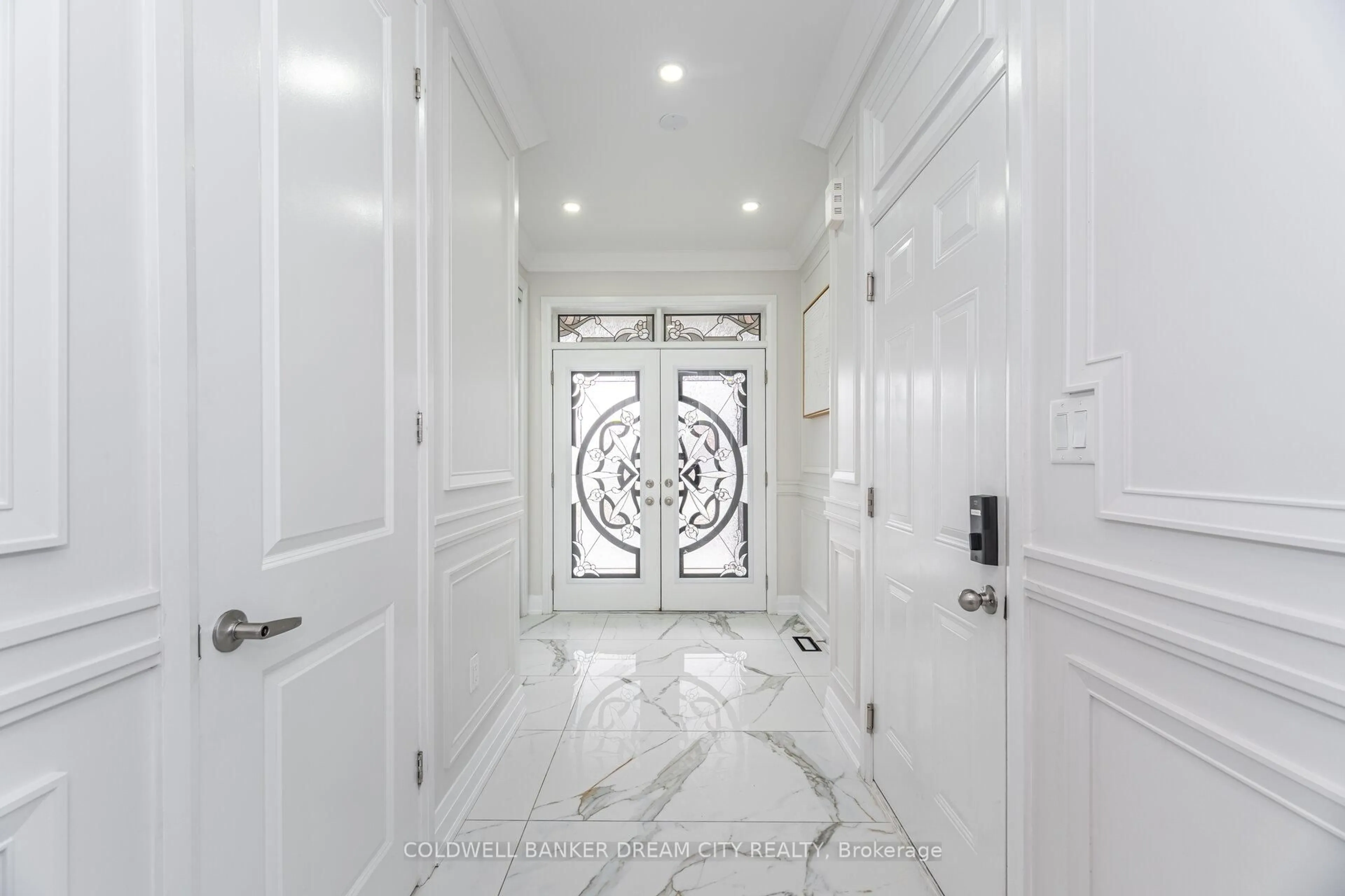 Indoor entryway for 67 Eberly Woods Dr, Caledon Ontario L7C 4J3