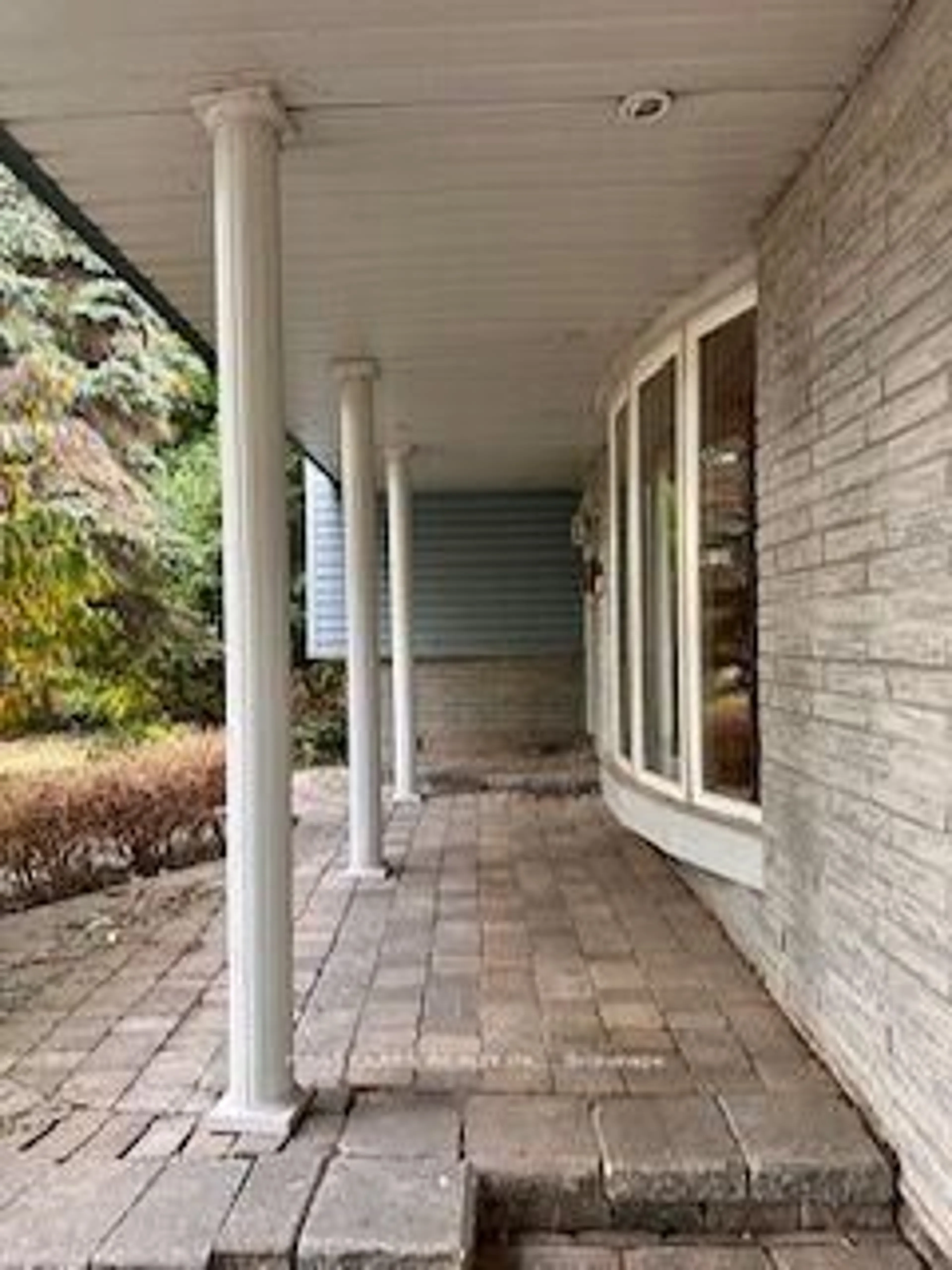 Patio, street for 1085 Pearson Dr, Oakville Ontario L6H 2A9