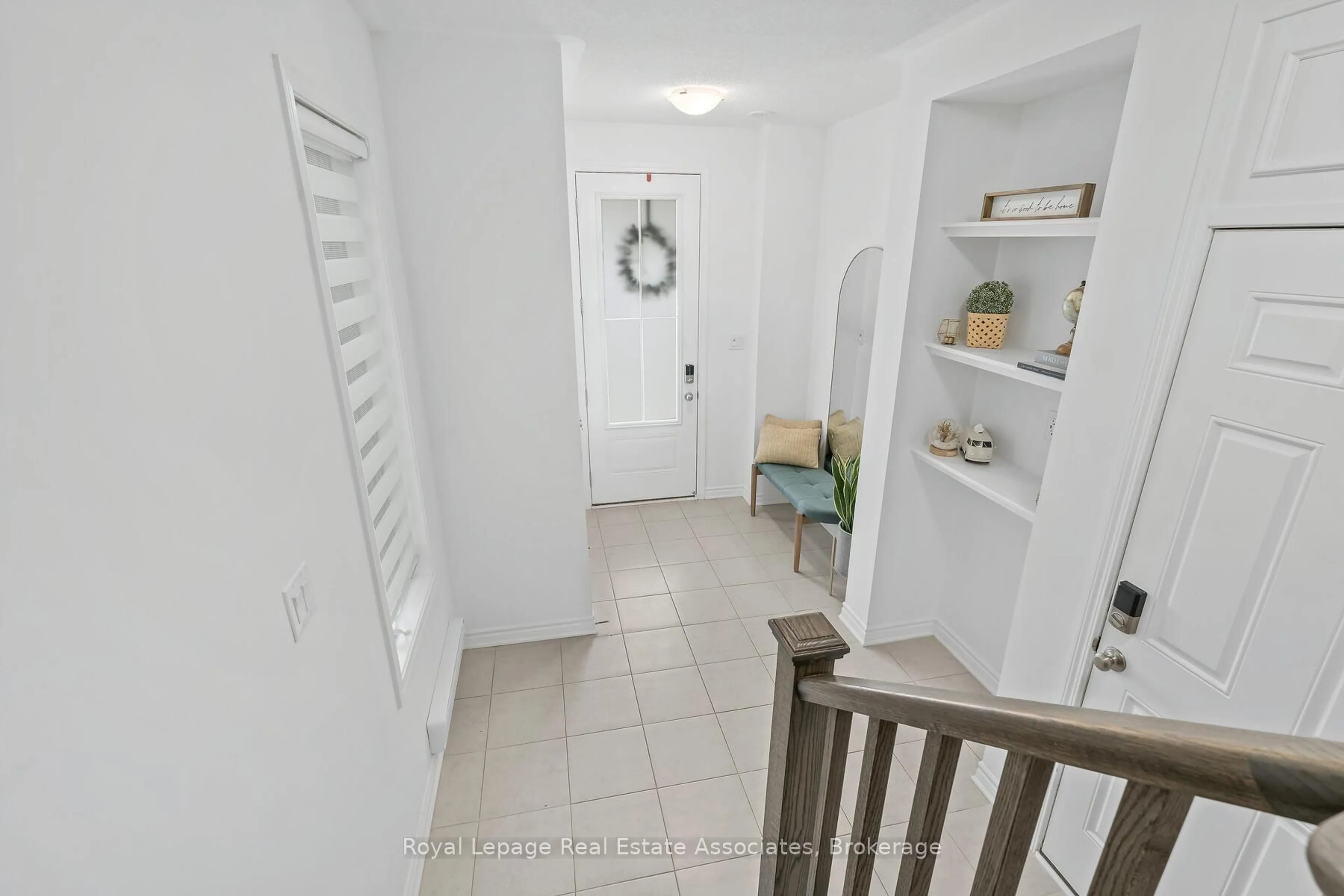 Indoor entryway for 1254 Havelock Gdns, Milton Ontario L9E 2A9